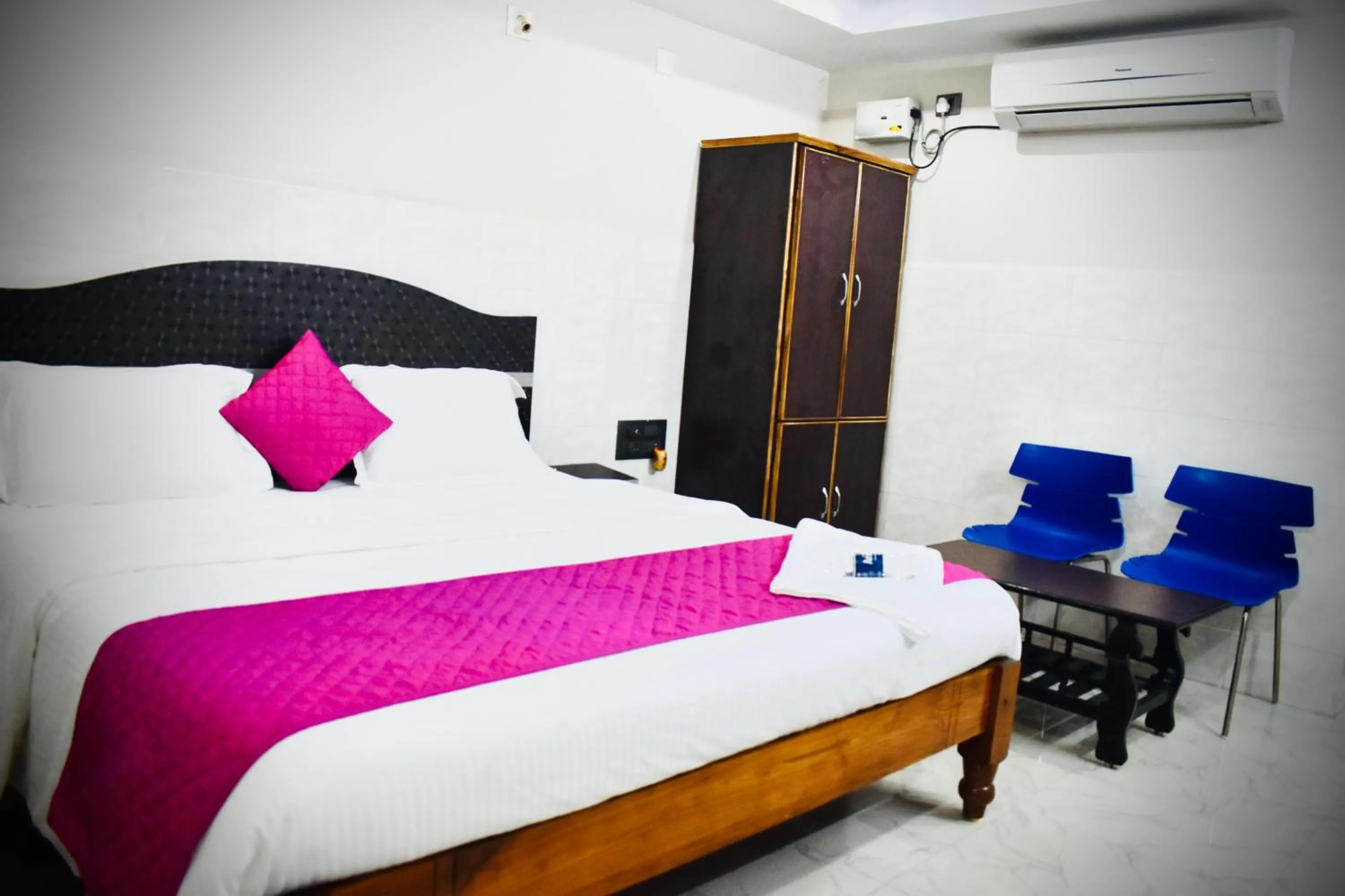 Bed in Hotel Unique Stays