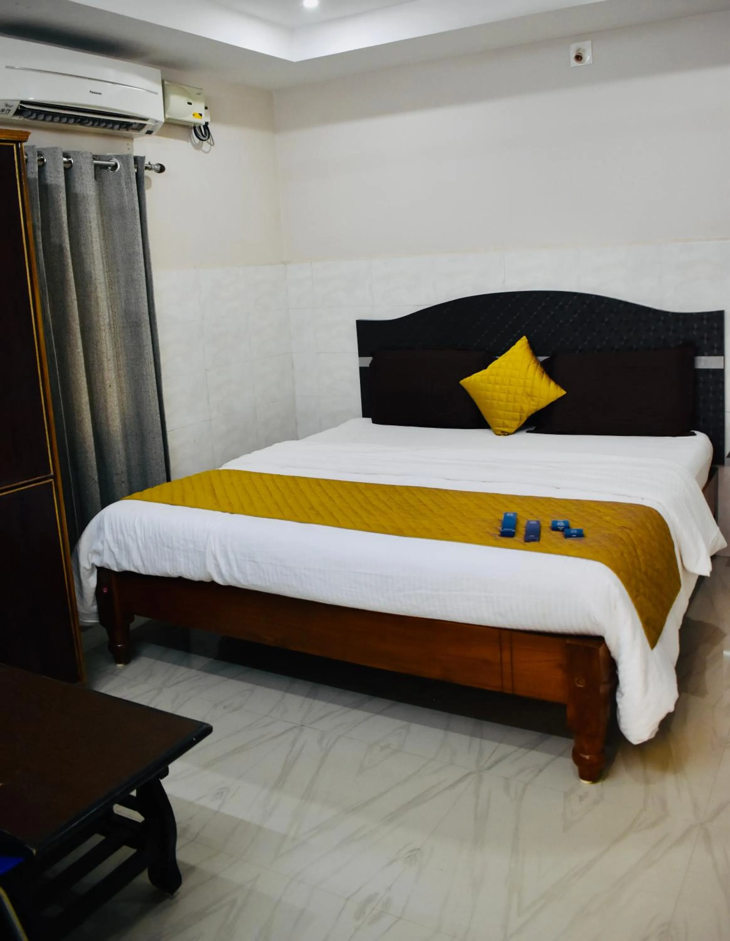 Bed in Hotel Unique Stays