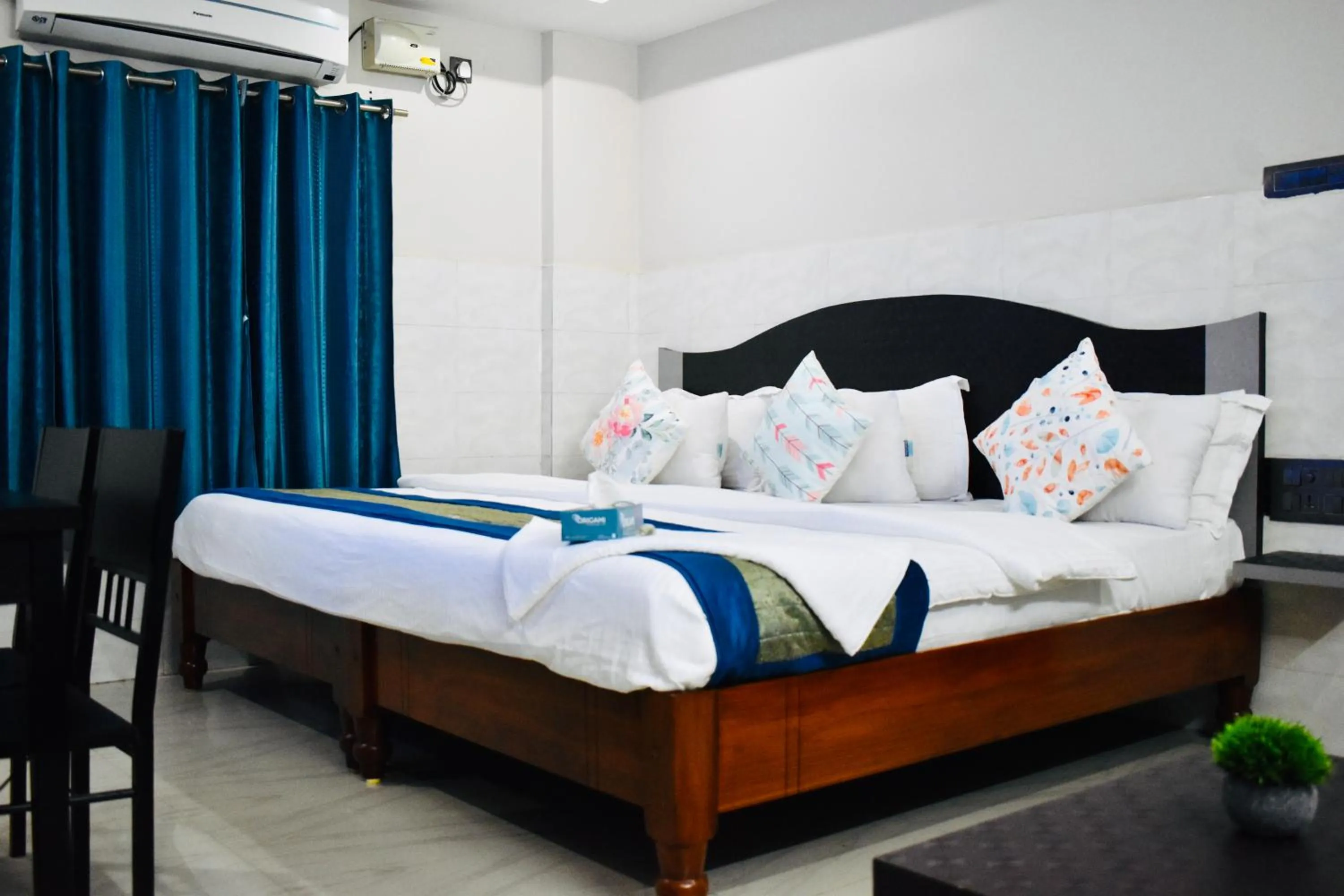 Bed in Hotel Unique Stays