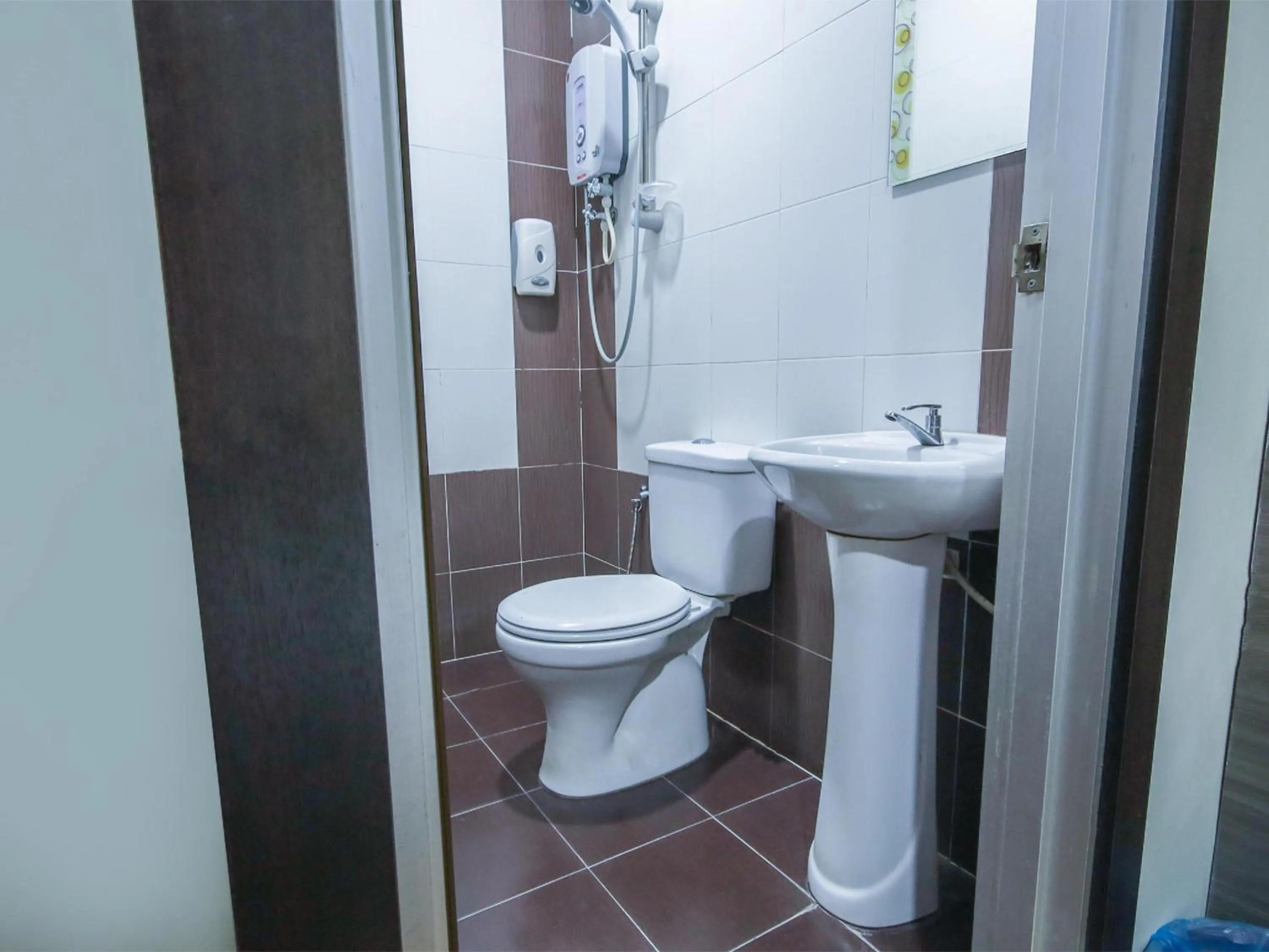 Bathroom in Capital O 812 Hotel SMC Seksyen 13