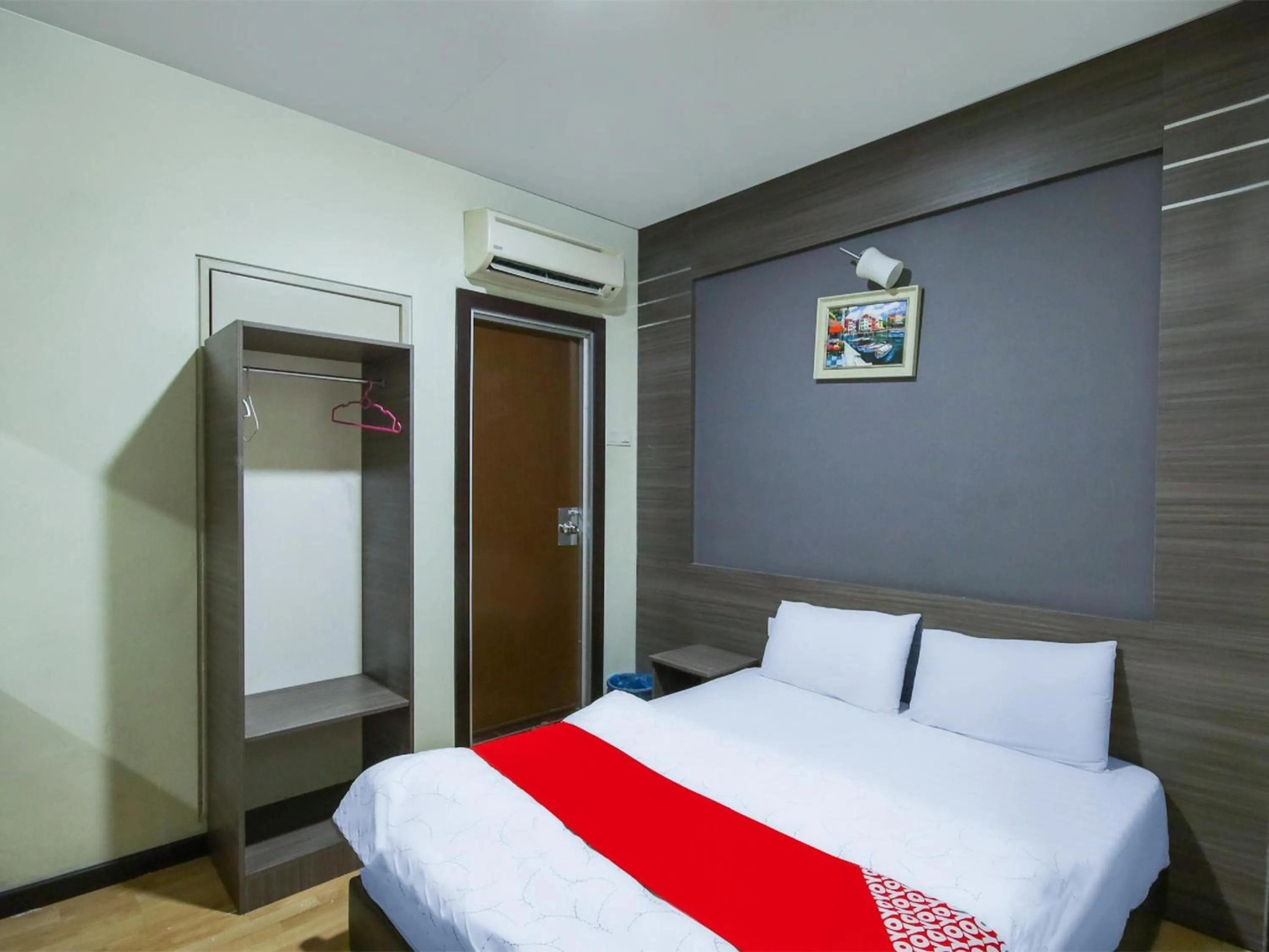 Photo of the whole room, Bed in Capital O 812 Hotel SMC Seksyen 13