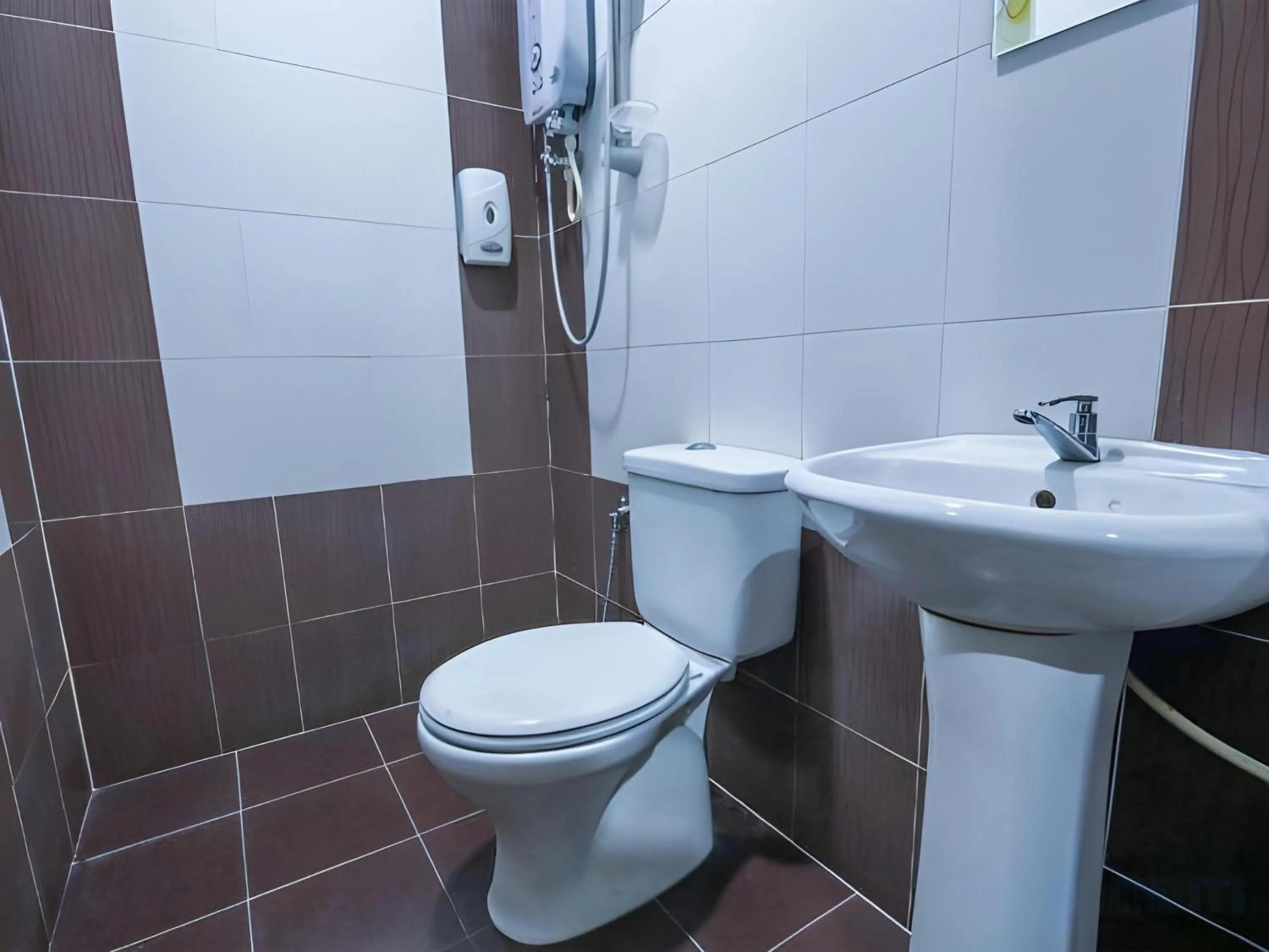 Bathroom in Capital O 812 Hotel SMC Seksyen 13