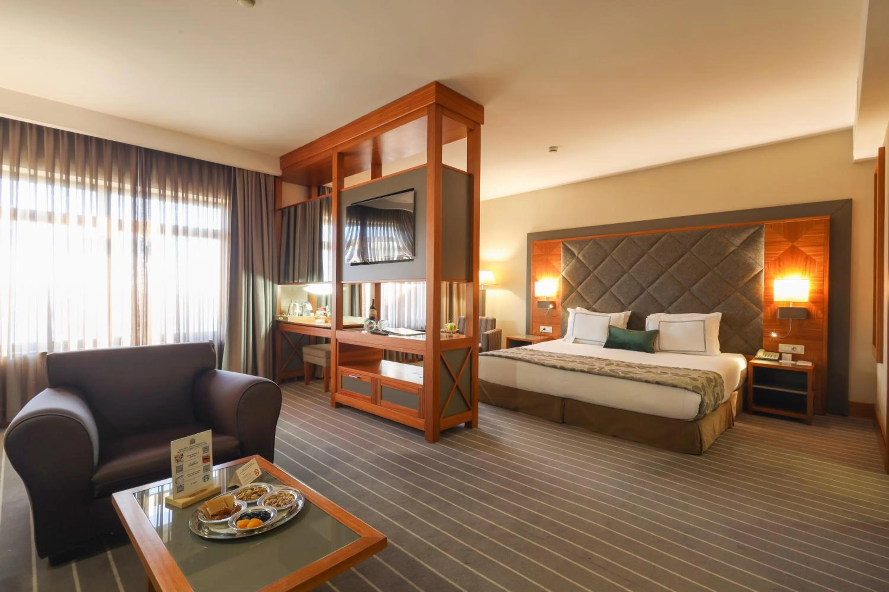 Photo of the whole room, Bed in Tugcan Hotel