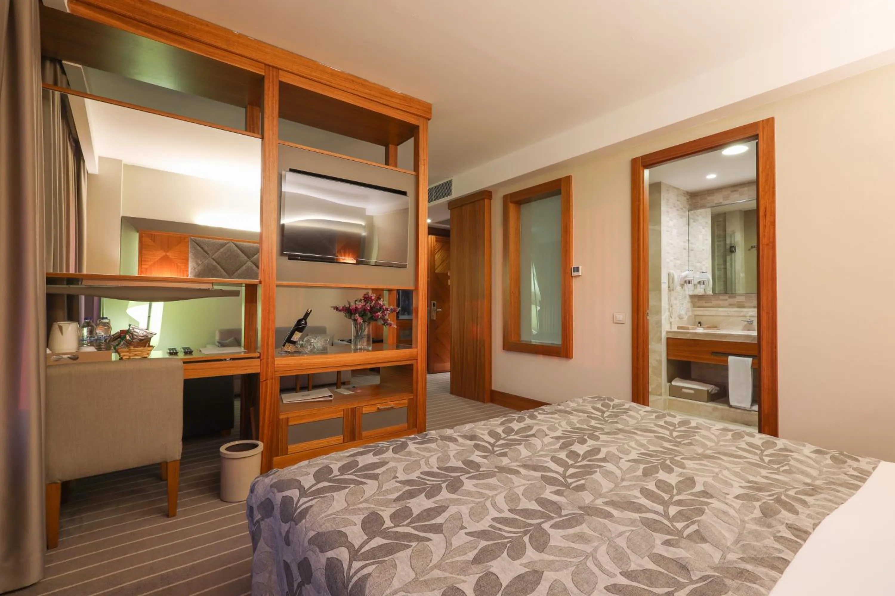 Photo of the whole room, Bed in Tugcan Hotel