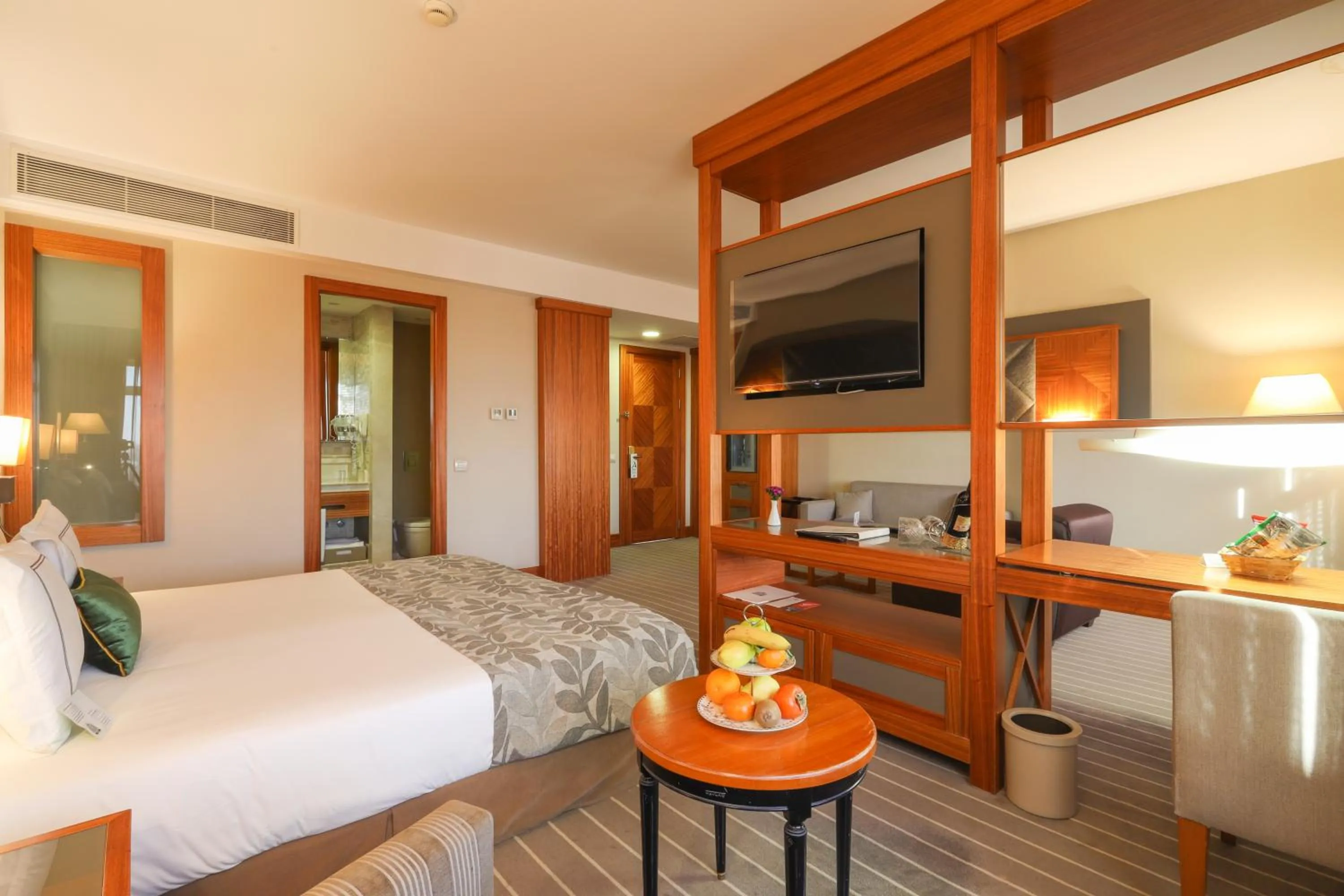 Photo of the whole room, Bed in Tugcan Hotel