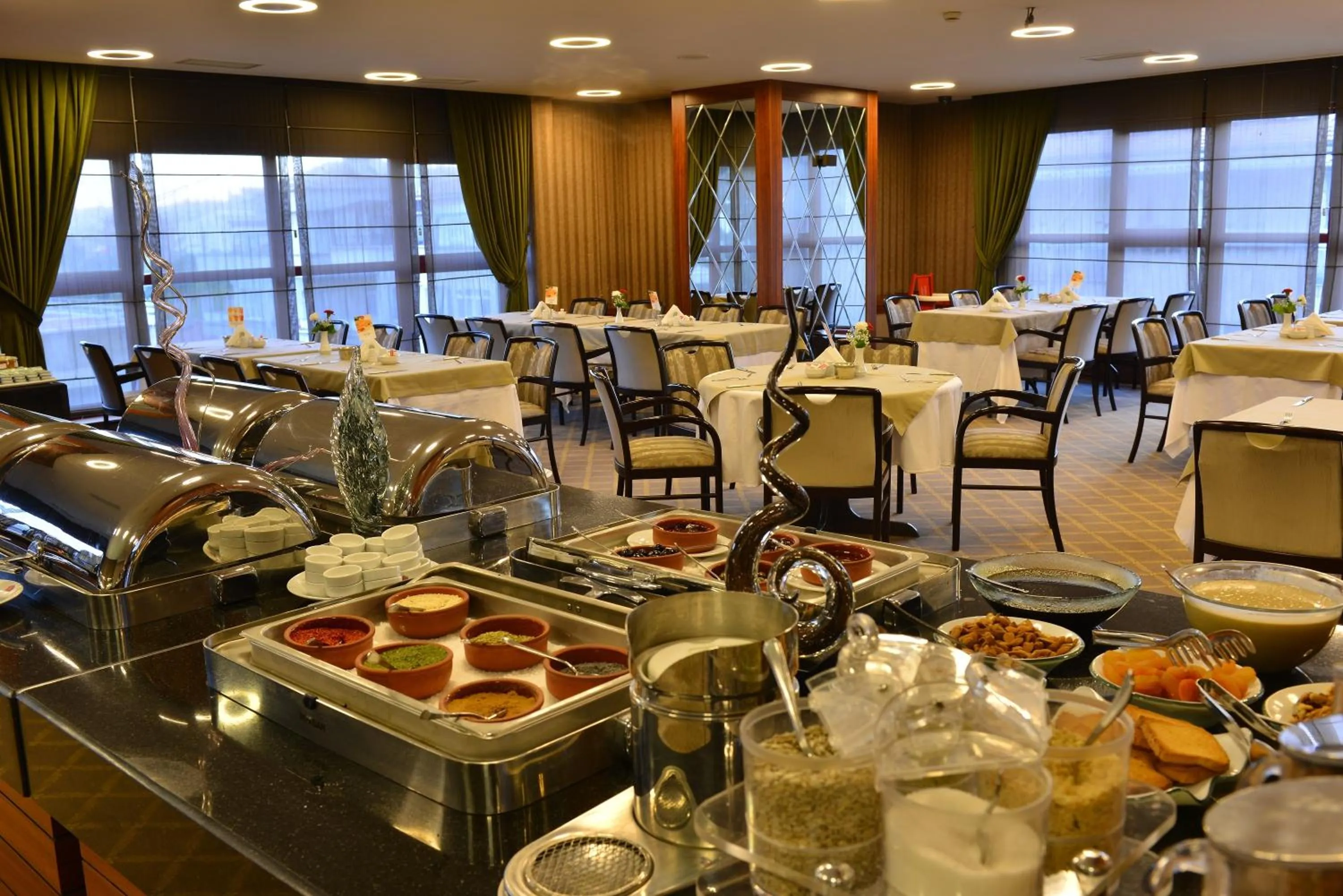 Restaurant/places to eat in Tugcan Hotel