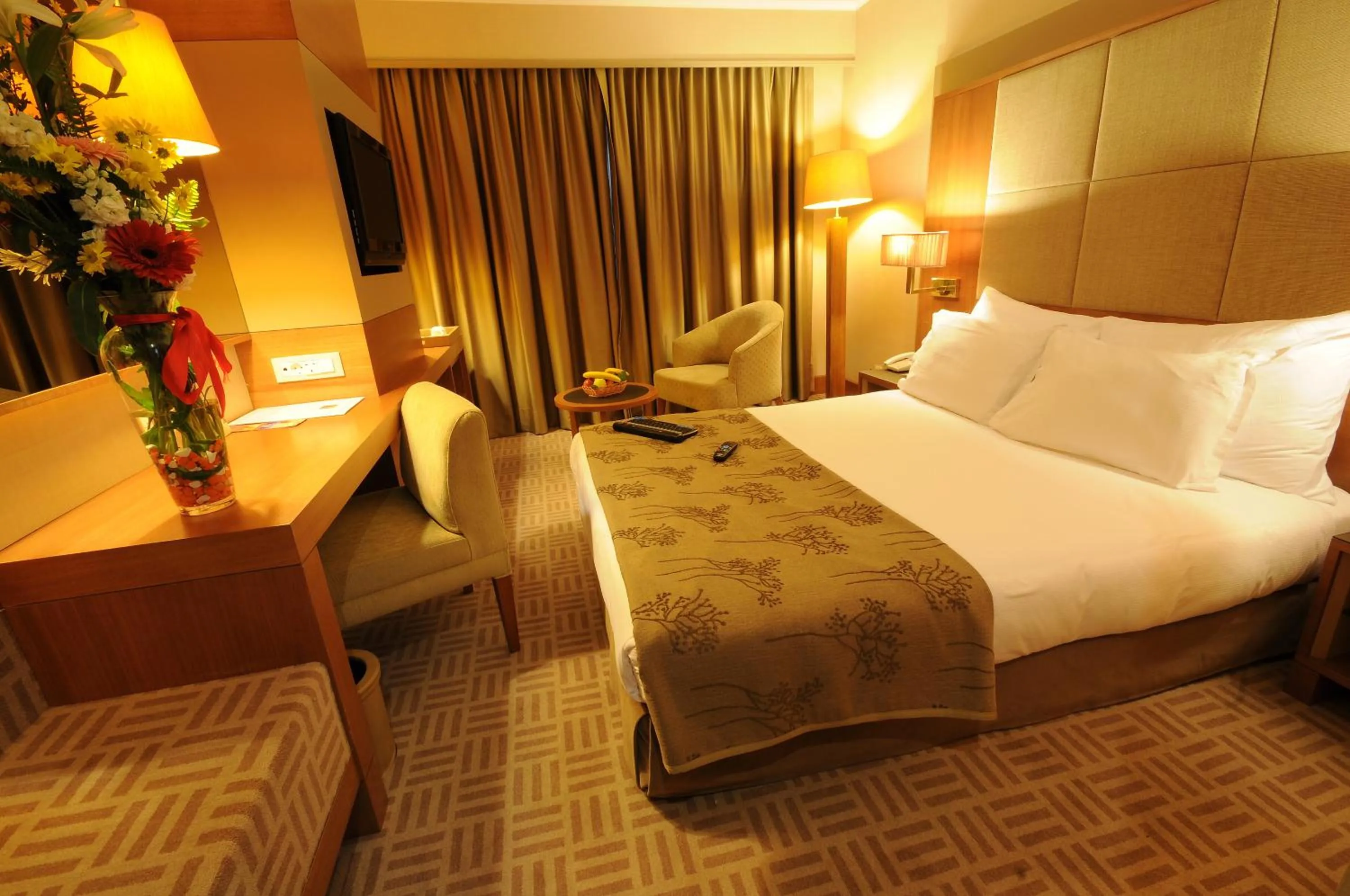 Photo of the whole room, Bed in Tugcan Hotel