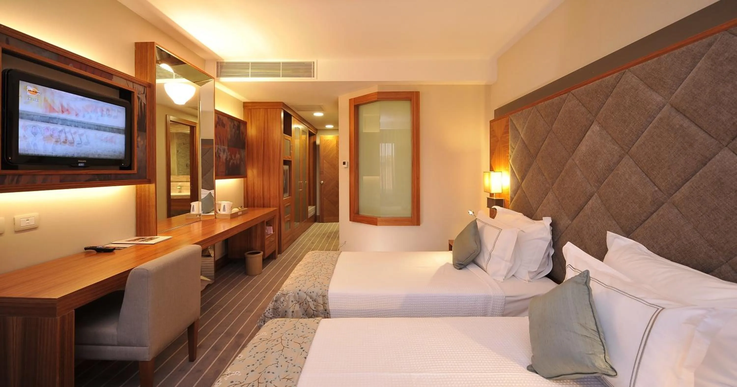 Photo of the whole room, Bed in Tugcan Hotel