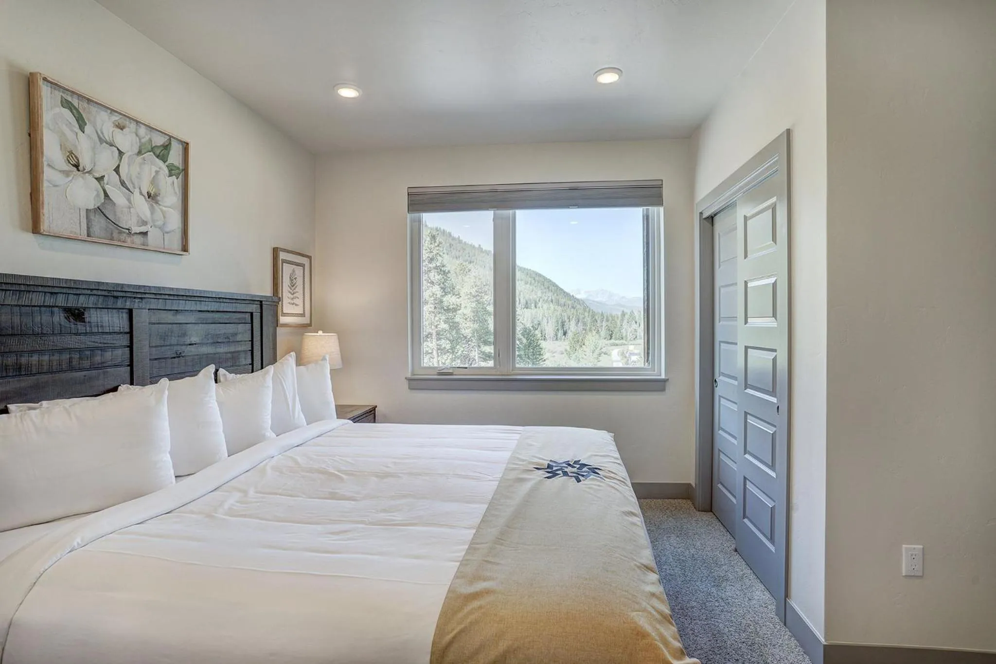 Photo of the whole room, Bed in Clearwater Lofts by Vail Resorts