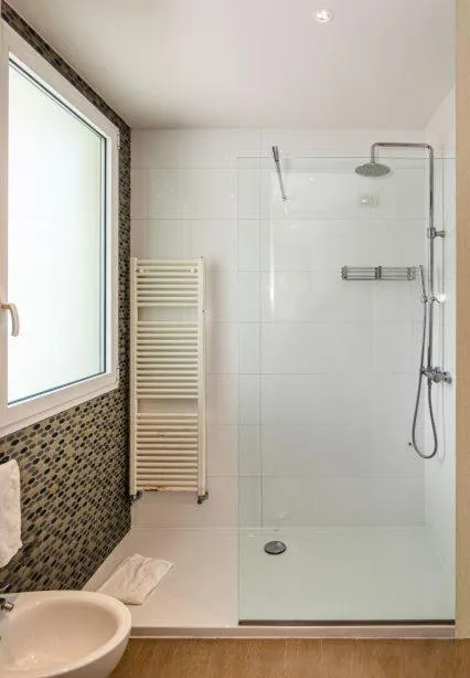 Shower in Hotel Bracciotti