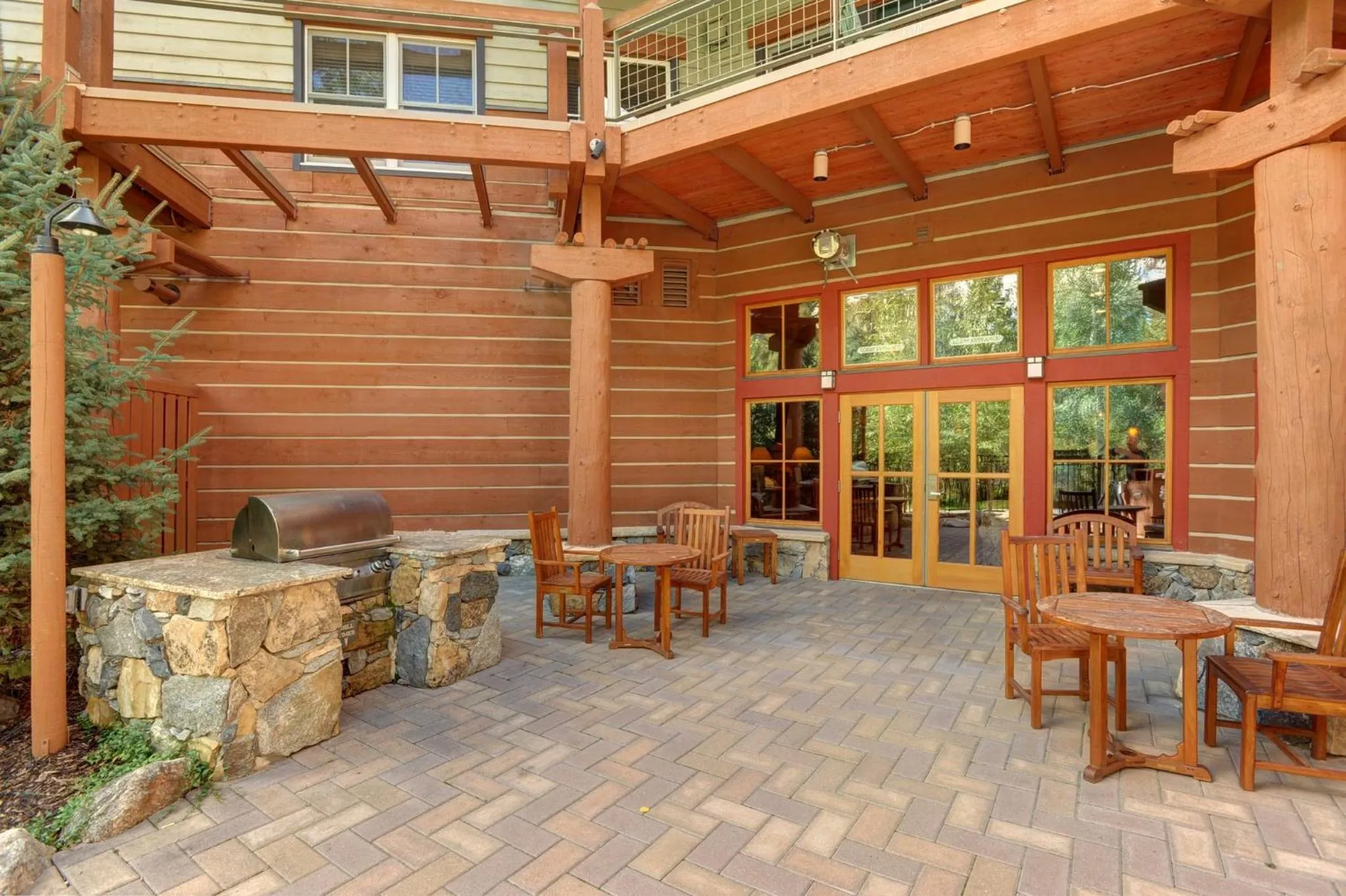 Facade/entrance in Jackpine & Black Bear Condos by Vail Resorts