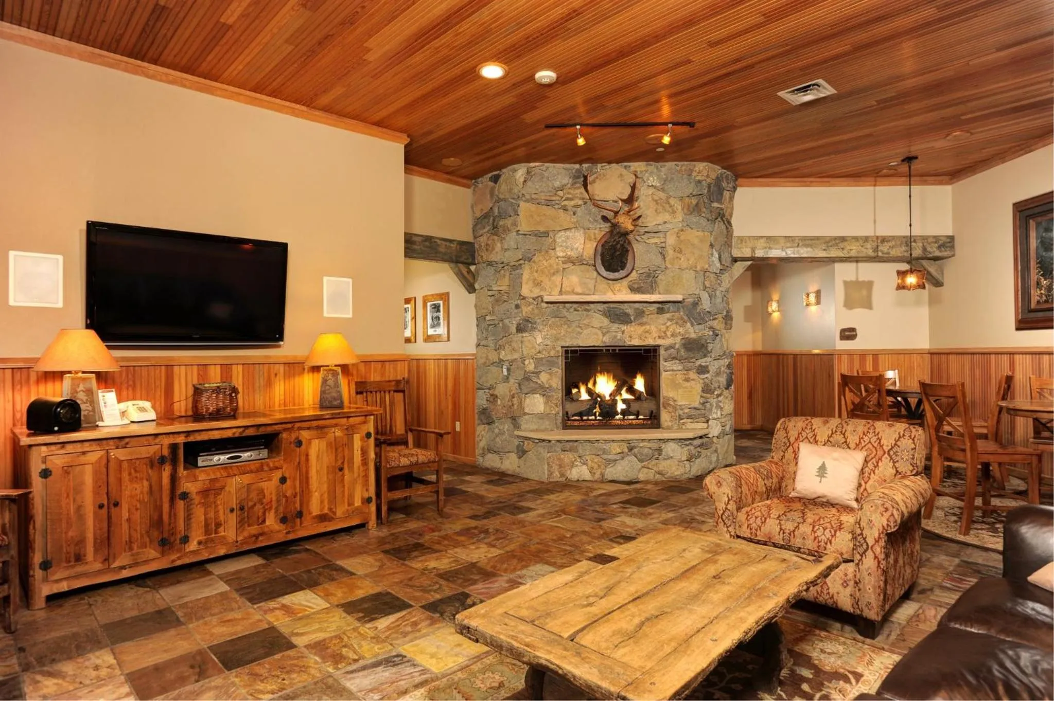 Lobby or reception in Jackpine & Black Bear Condos by Vail Resorts