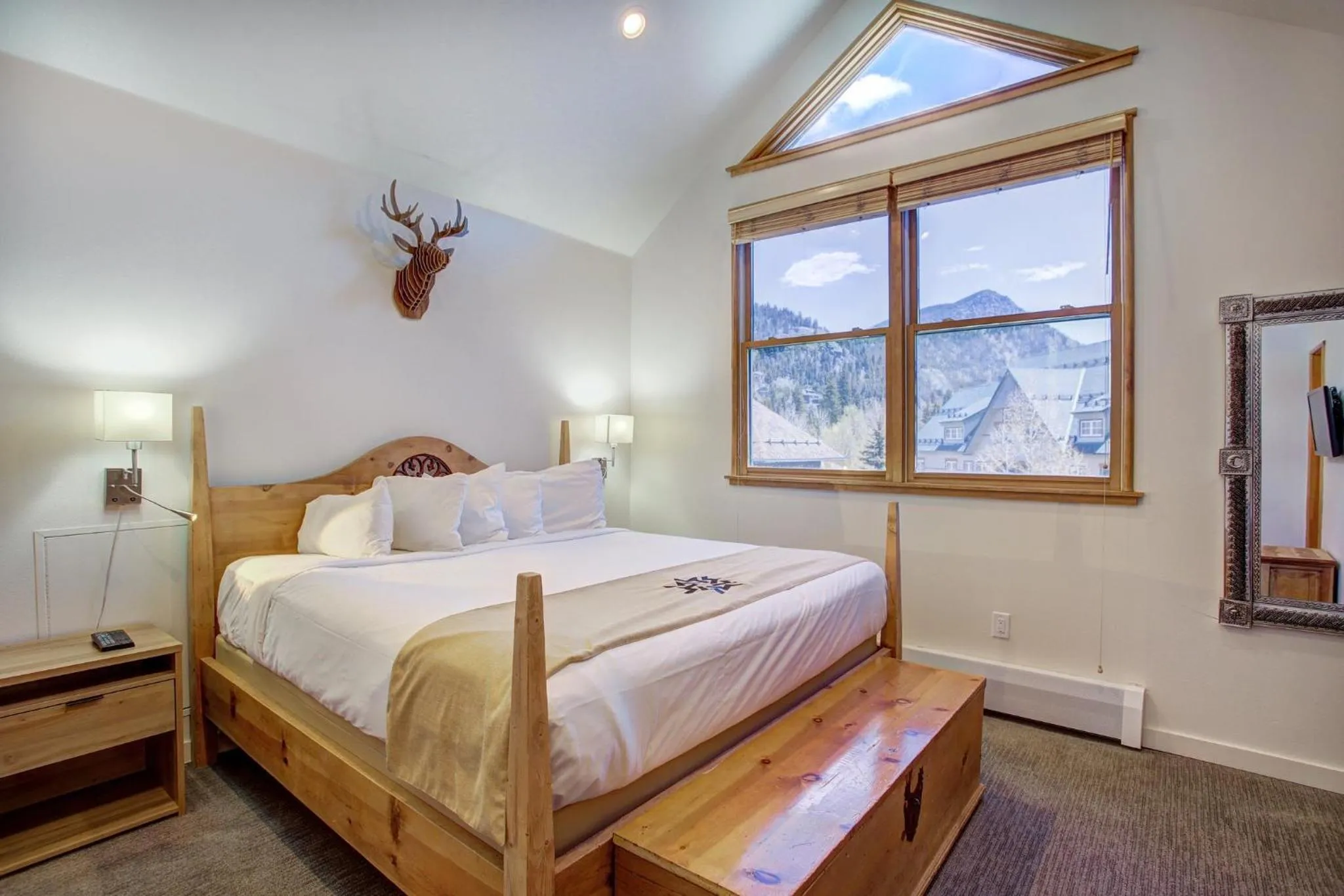 Bedroom, Bed in Jackpine & Black Bear Condos by Vail Resorts