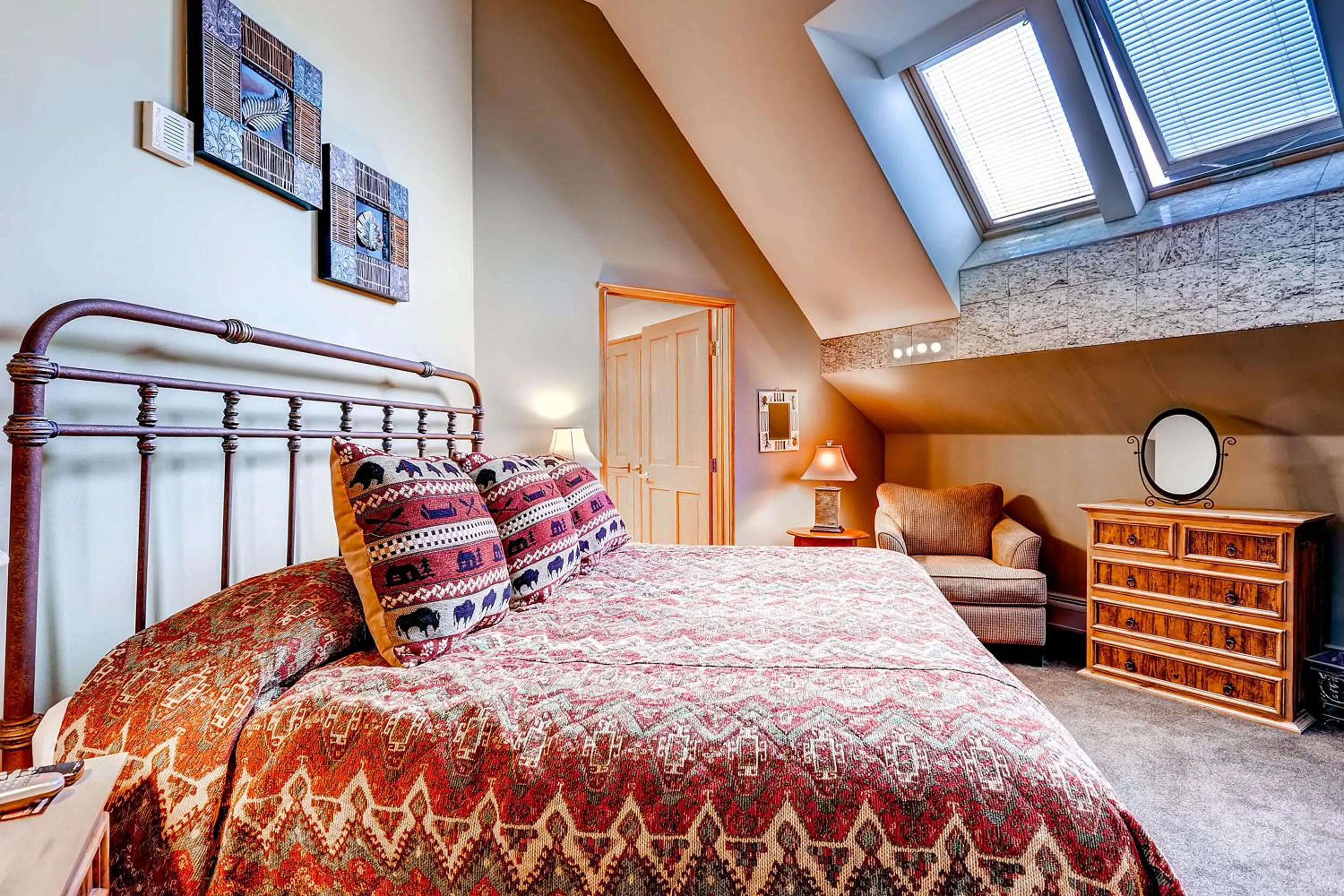 Bedroom, Bed in Jackpine & Black Bear Condos by Vail Resorts