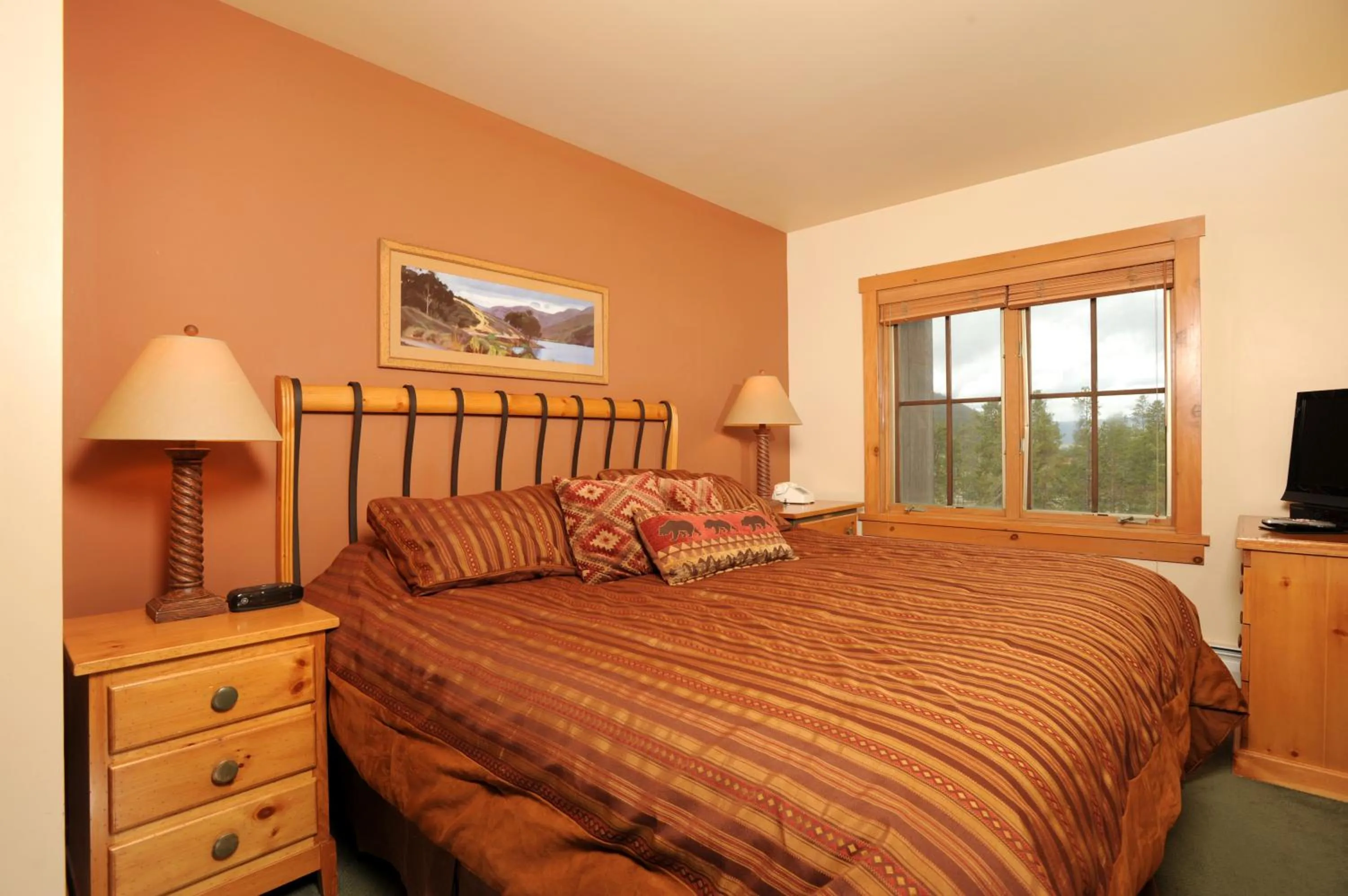 Bedroom, Bed in Expedition Station Condos by Vail Resorts