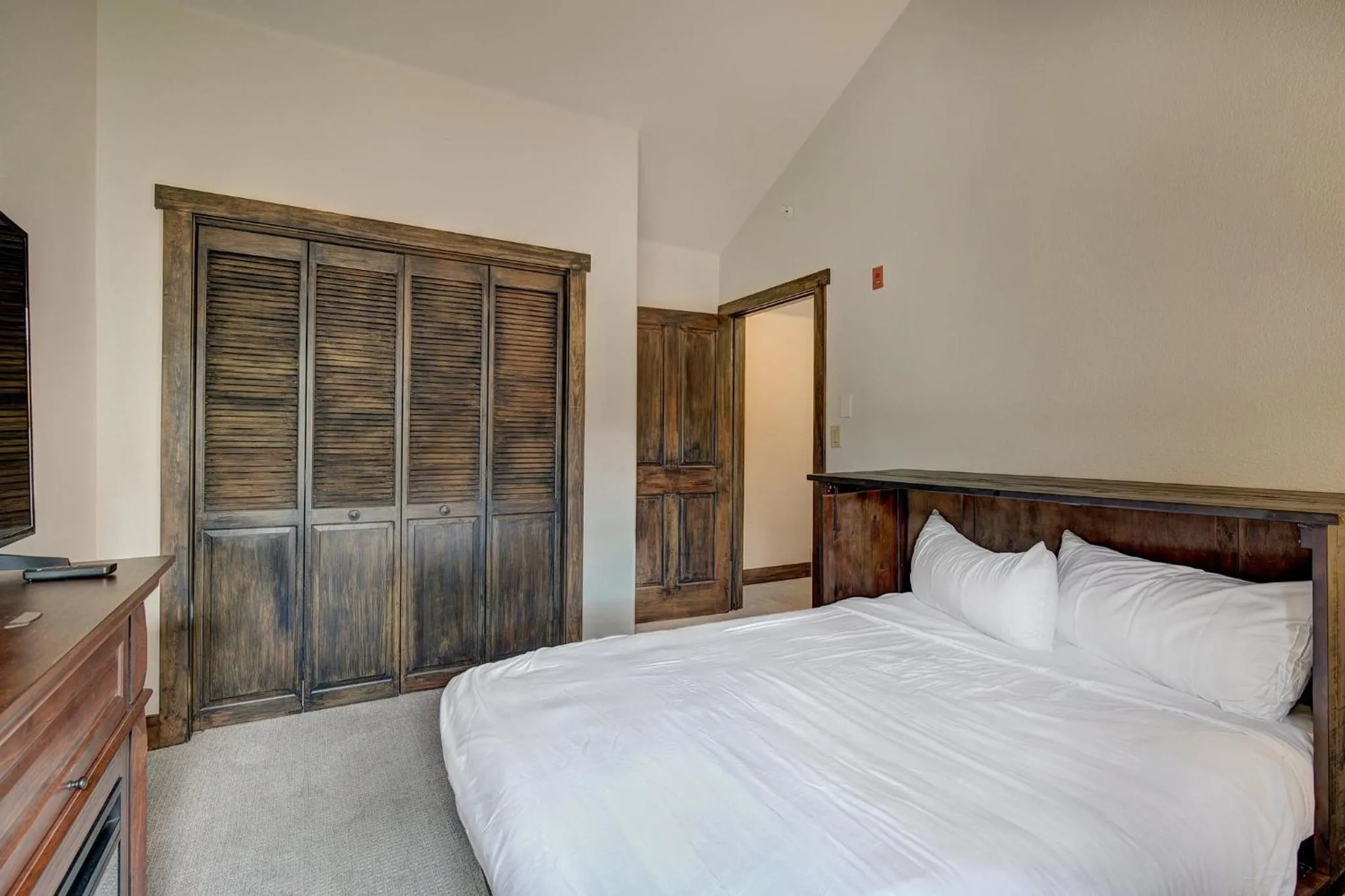 Bedroom, Bed in Red Hawk, A Vail Resorts Property
