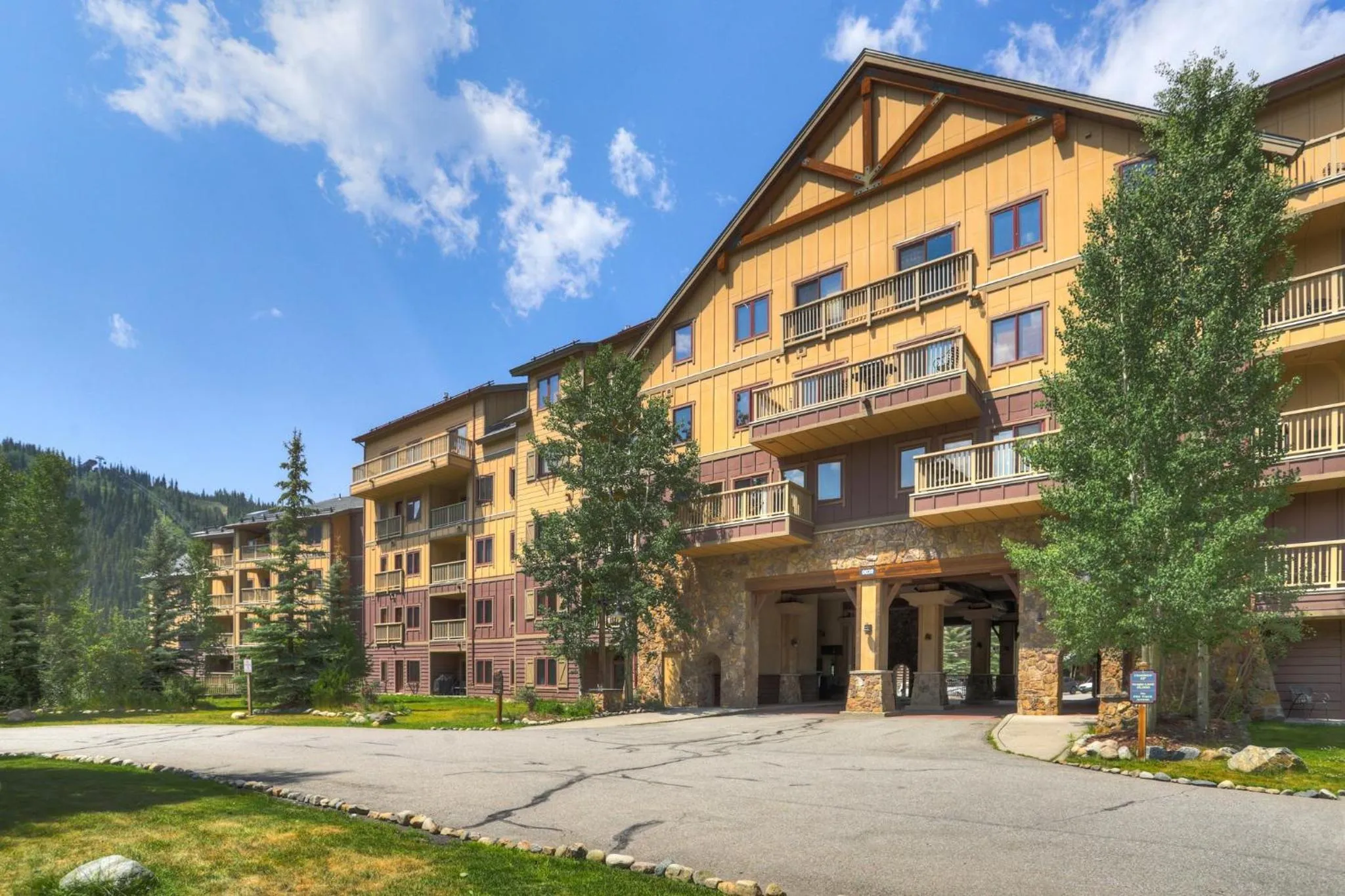 Property building in Red Hawk, A Vail Resorts Property