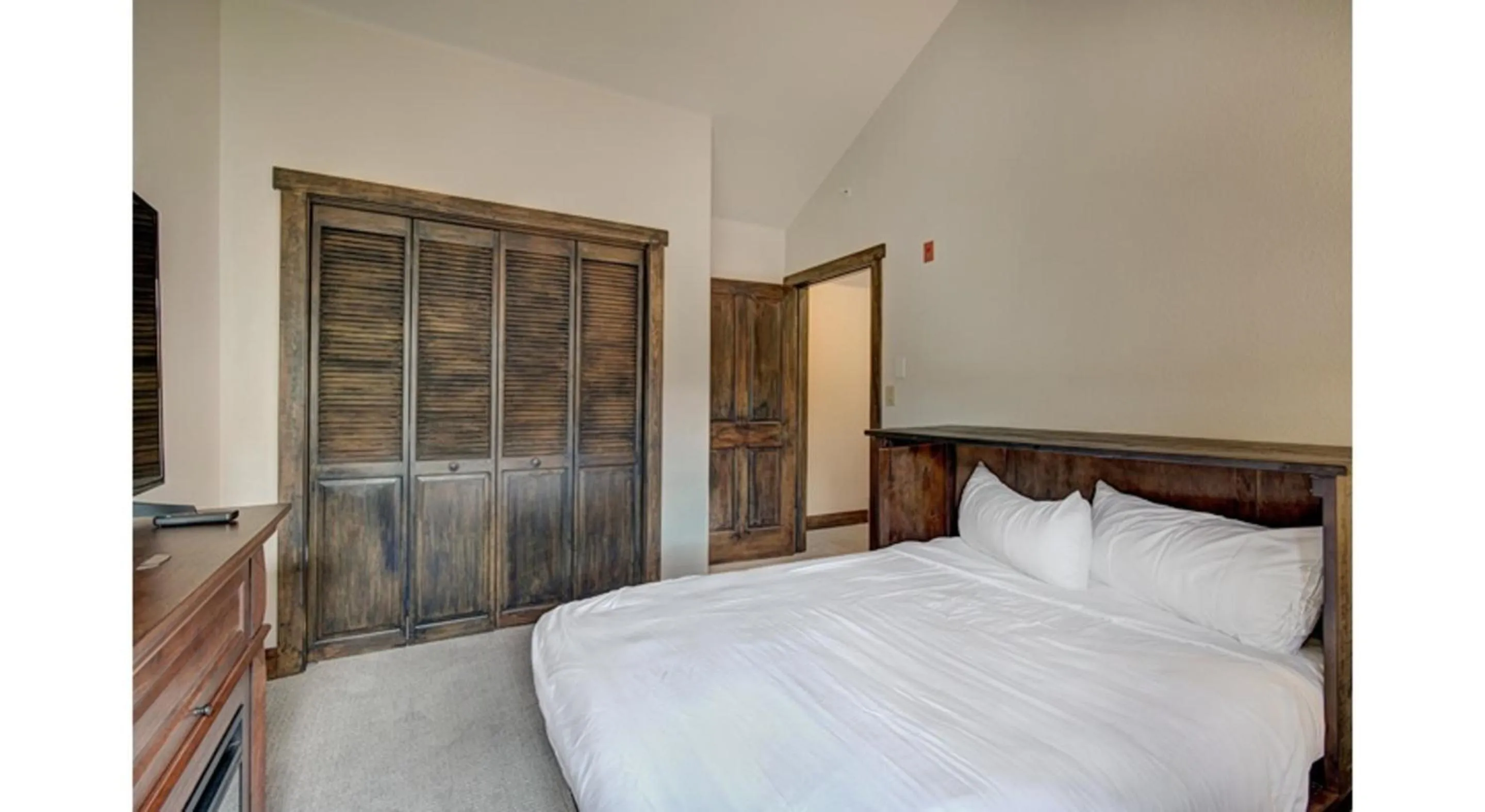 Bed in Red Hawk, A Vail Resorts Property