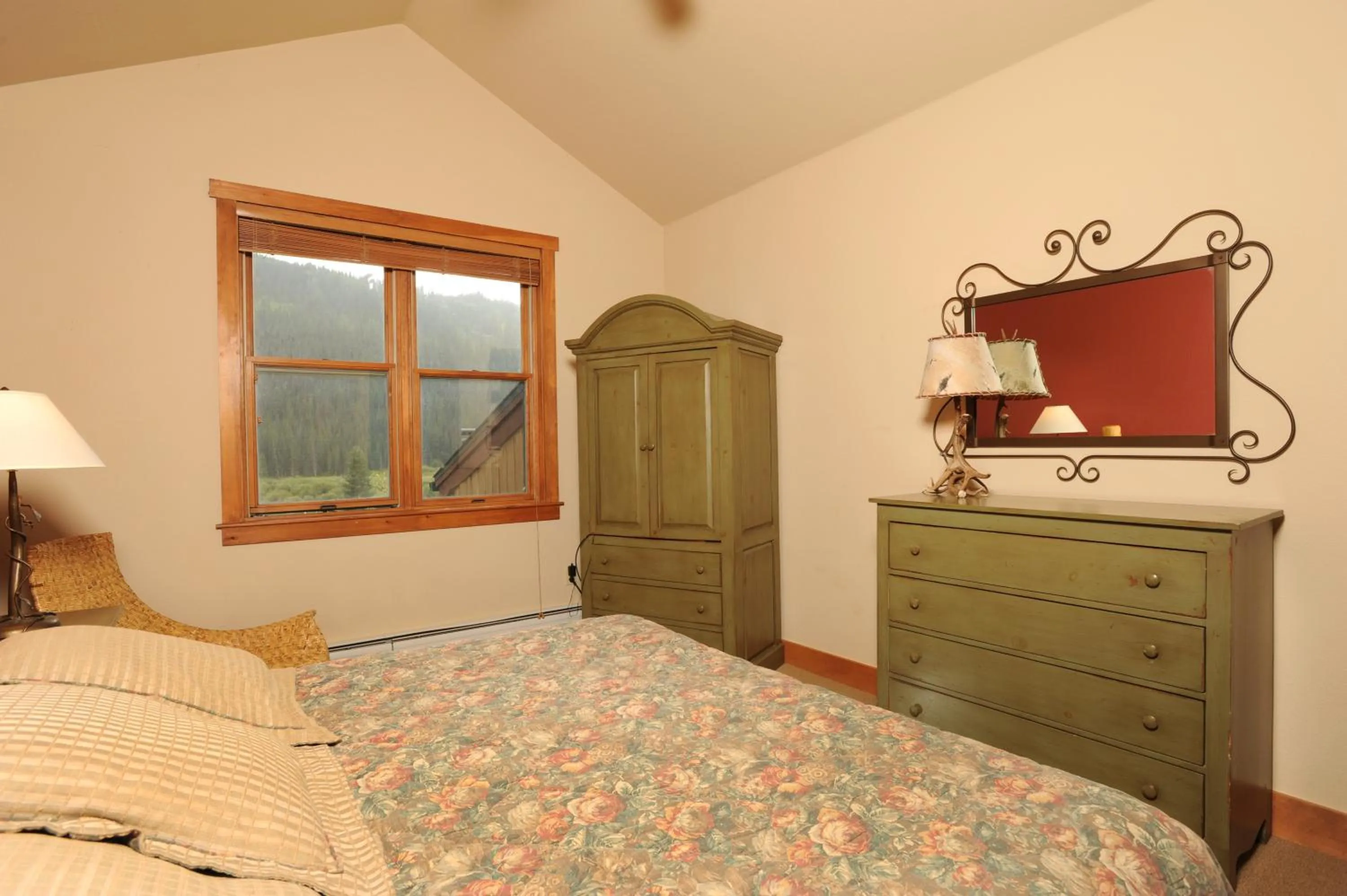 Bed in Red Hawk, A Vail Resorts Property