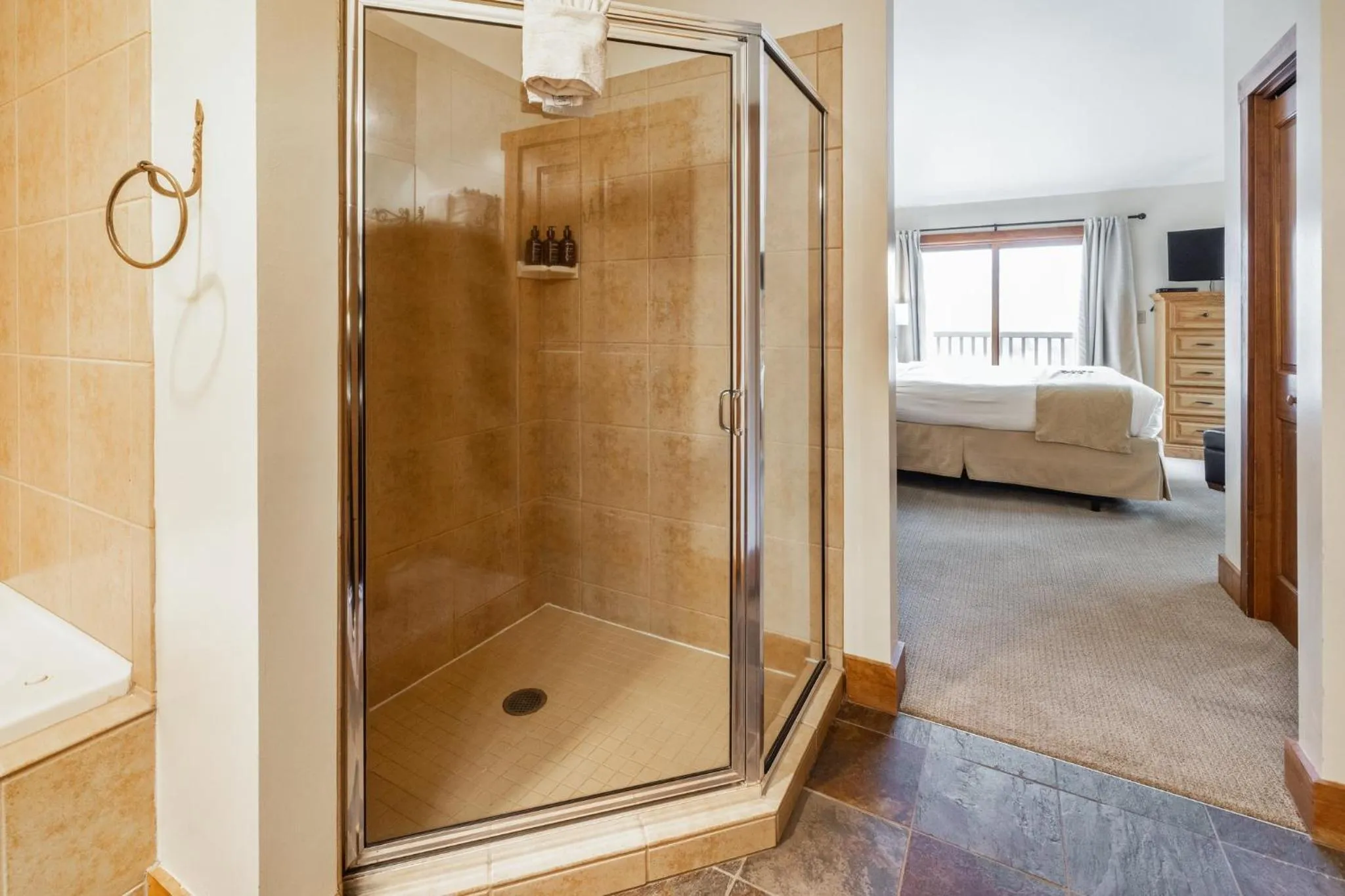 Bathroom, Bed in Red Hawk, A Vail Resorts Property