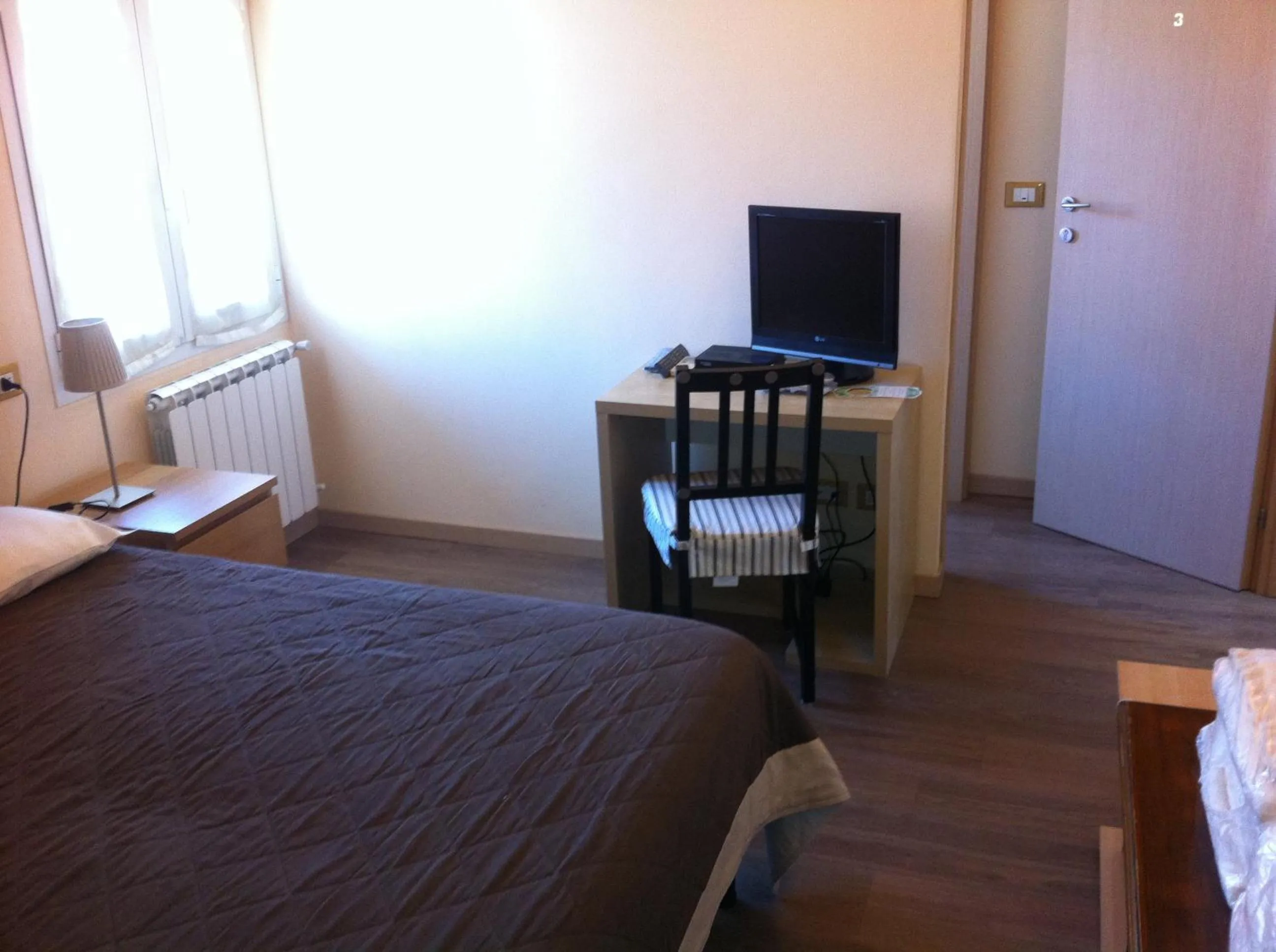 Bedroom, Bed in Burlamacco Gold