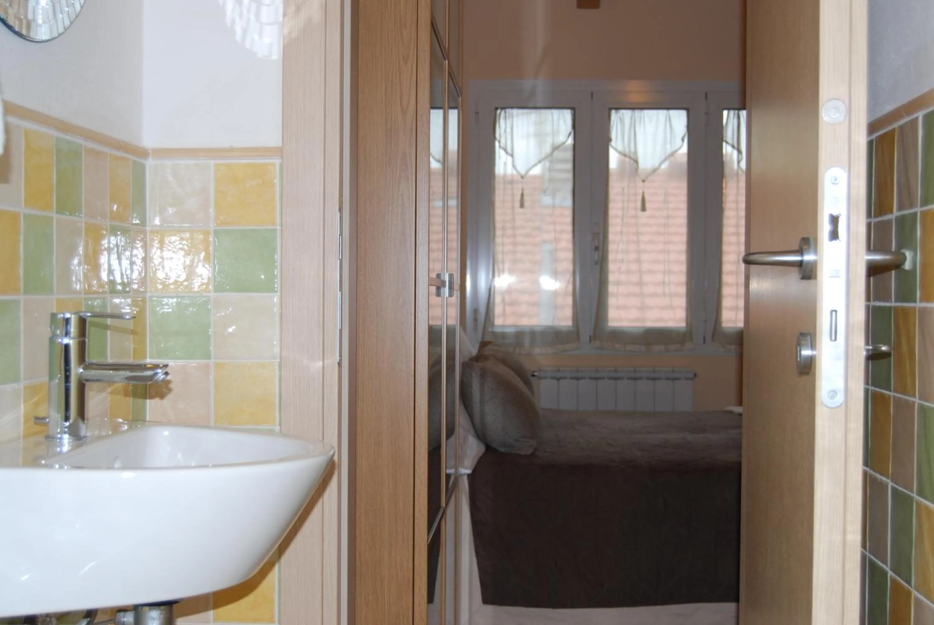 Bedroom in Burlamacco Gold