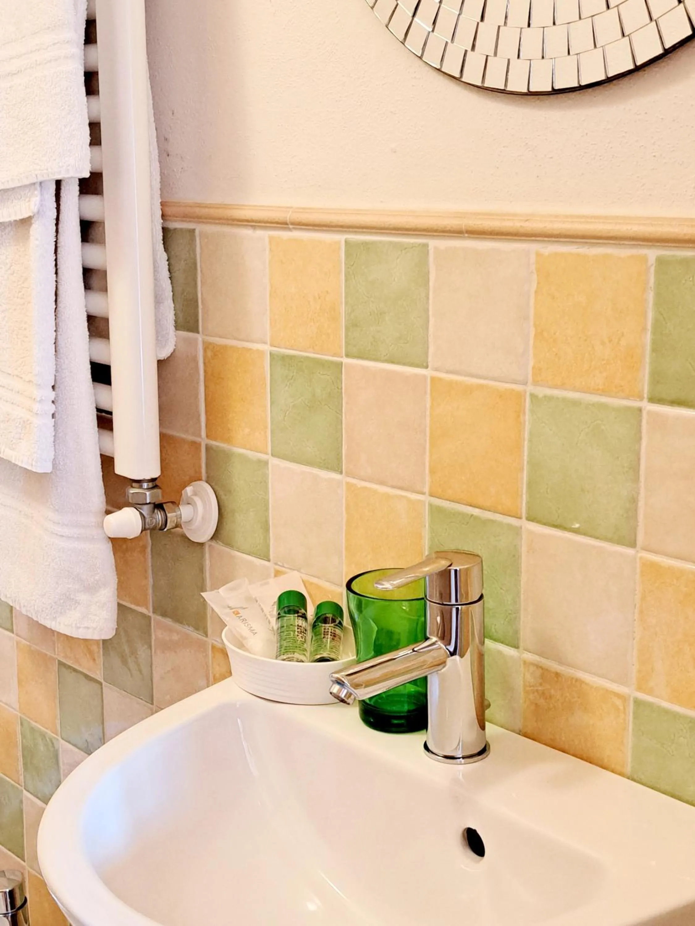 Bathroom in Burlamacco Gold