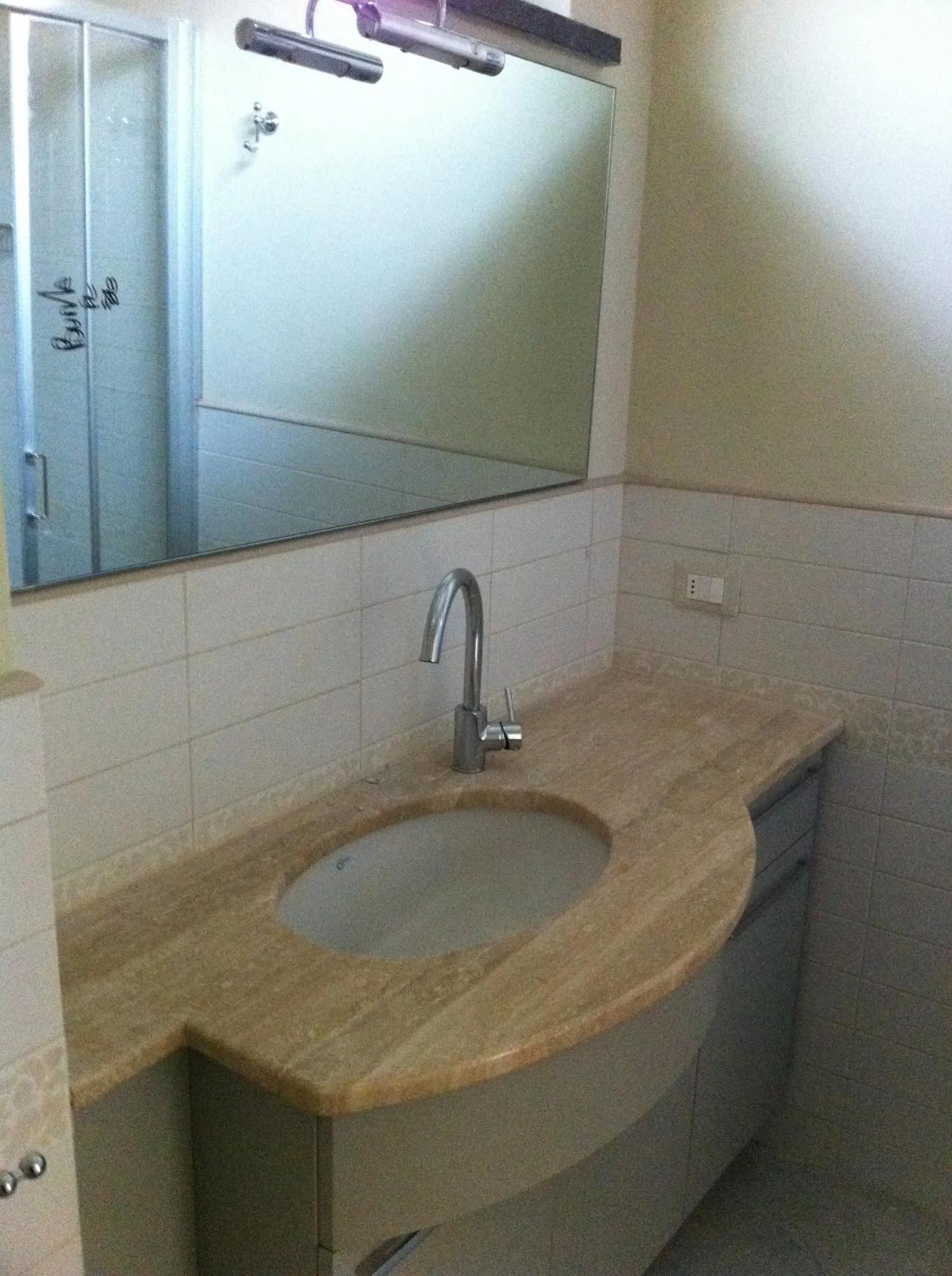 Bathroom in Burlamacco Gold