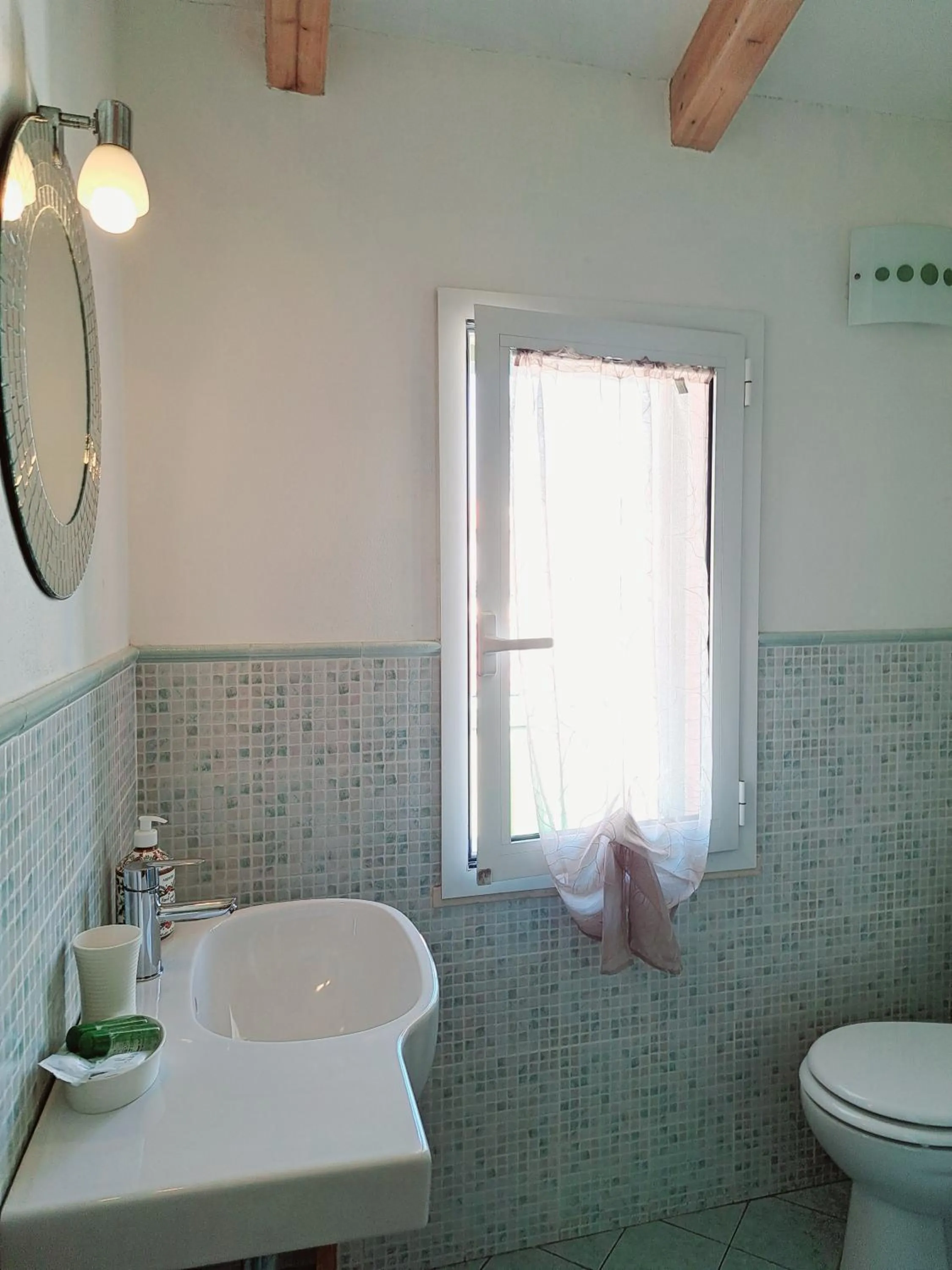Bathroom in Burlamacco Gold