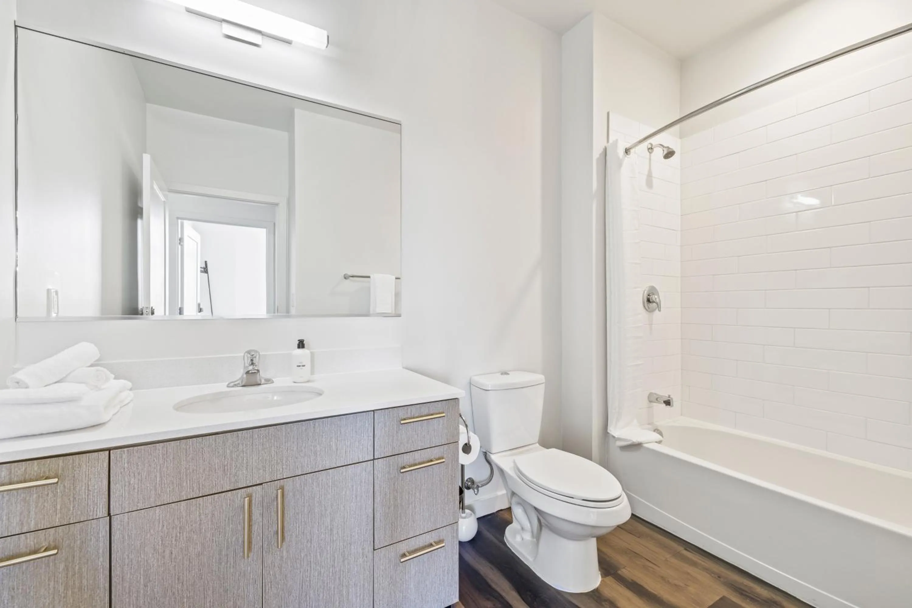 Bathroom in Placemakr Marymount Ballston