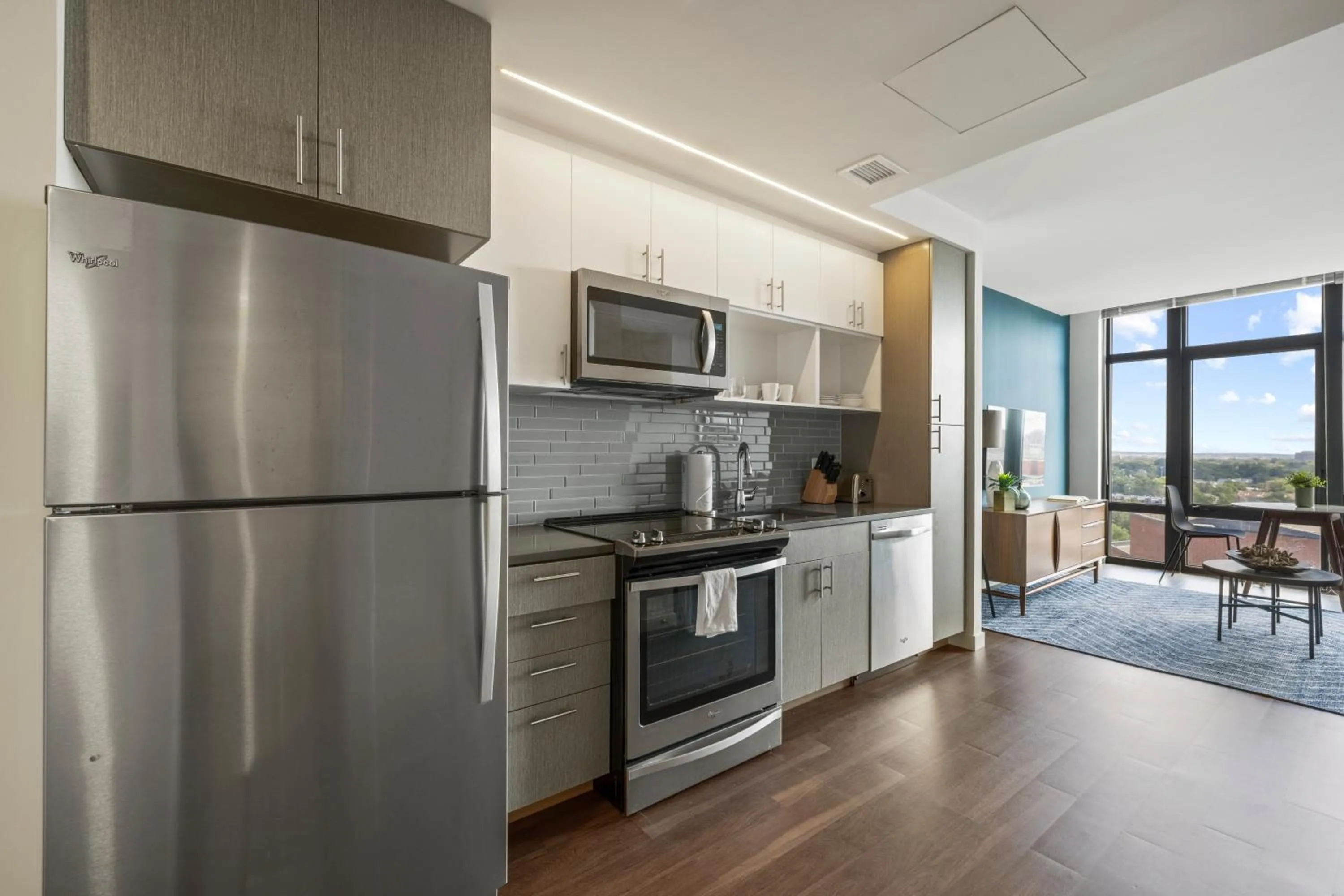 Kitchen or kitchenette in Placemakr Marymount Ballston