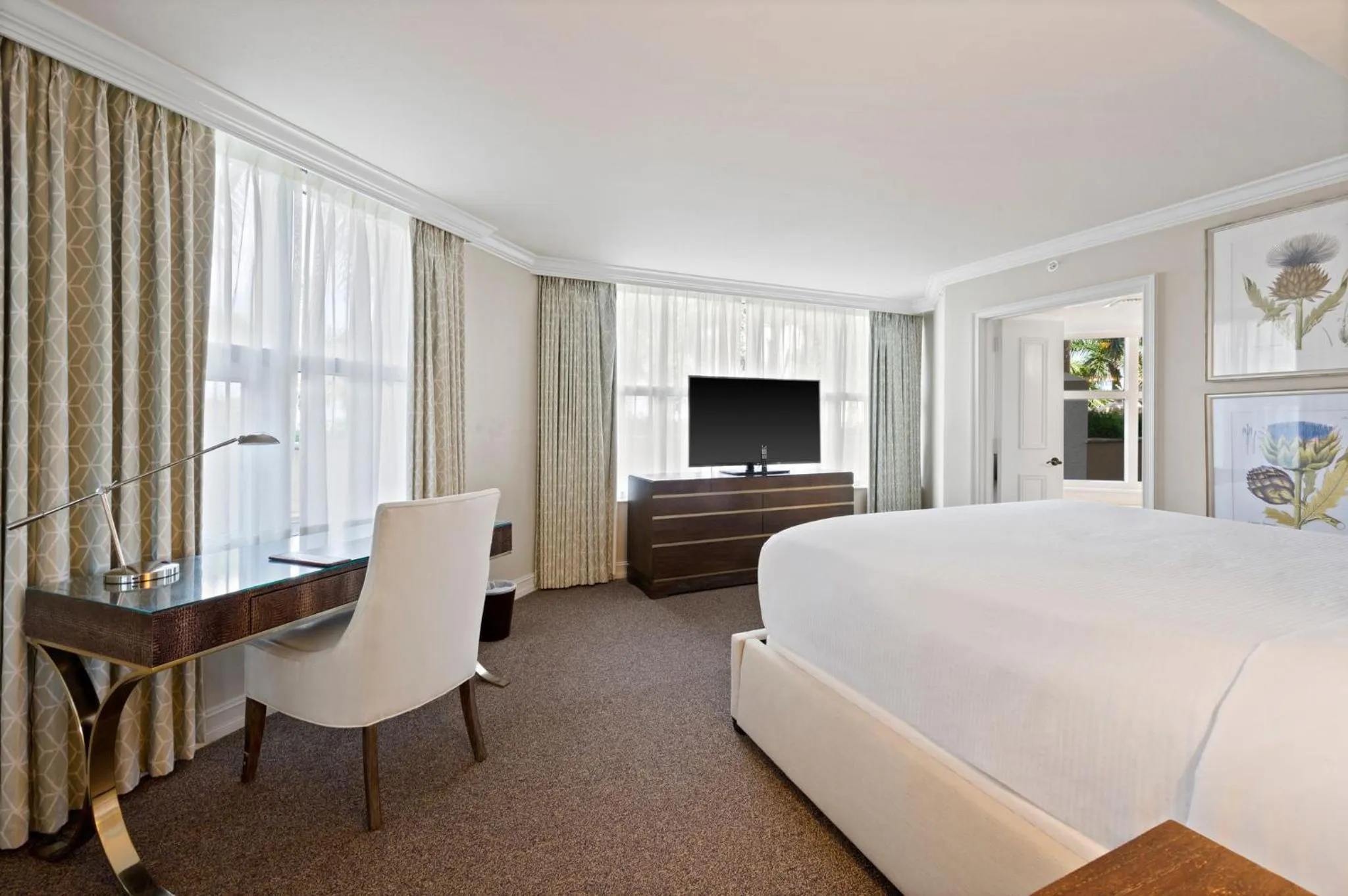 Bedroom, Bed in Marco Beach Ocean Suites