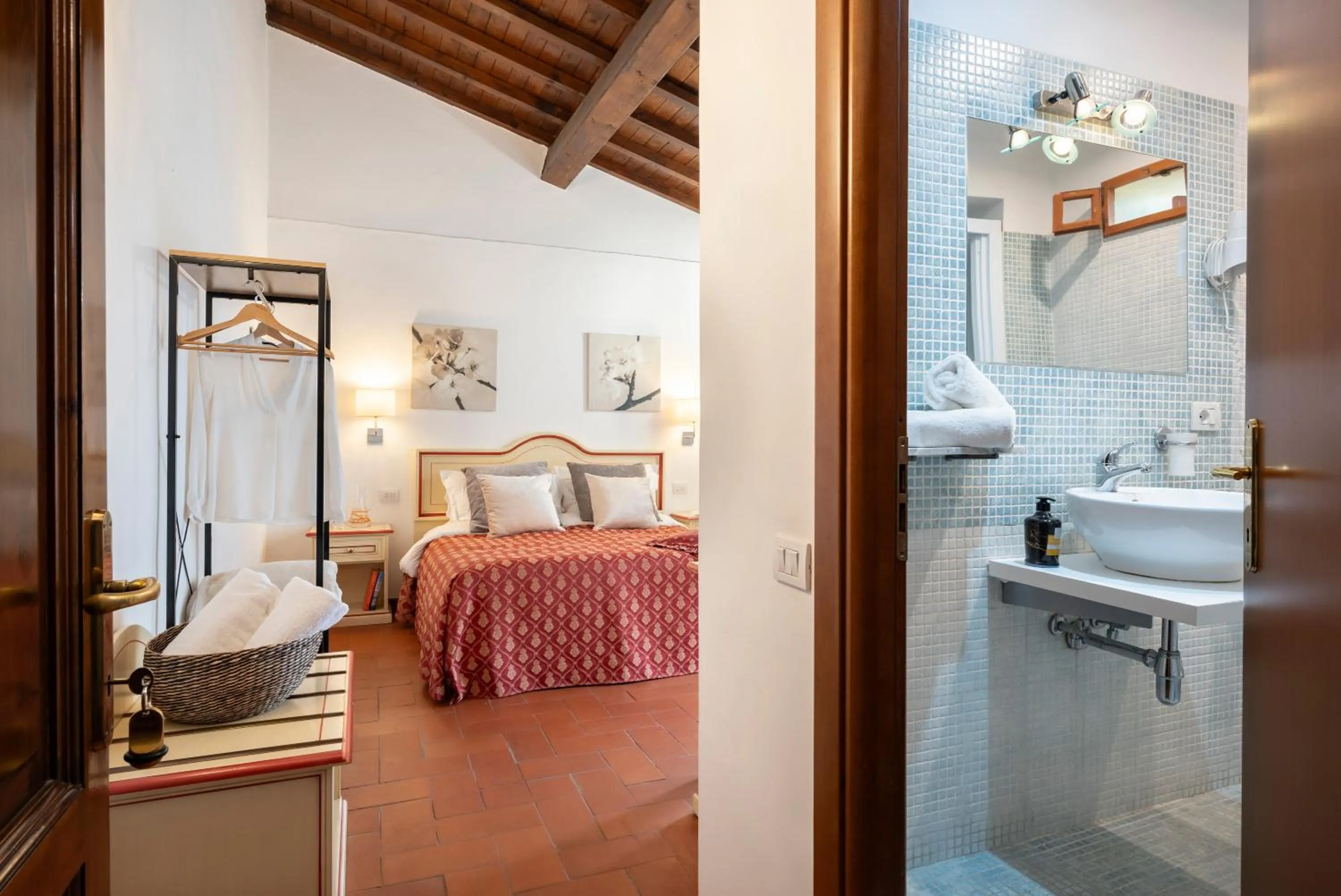 Bathroom, Bed in Cascina De' Fagiolari