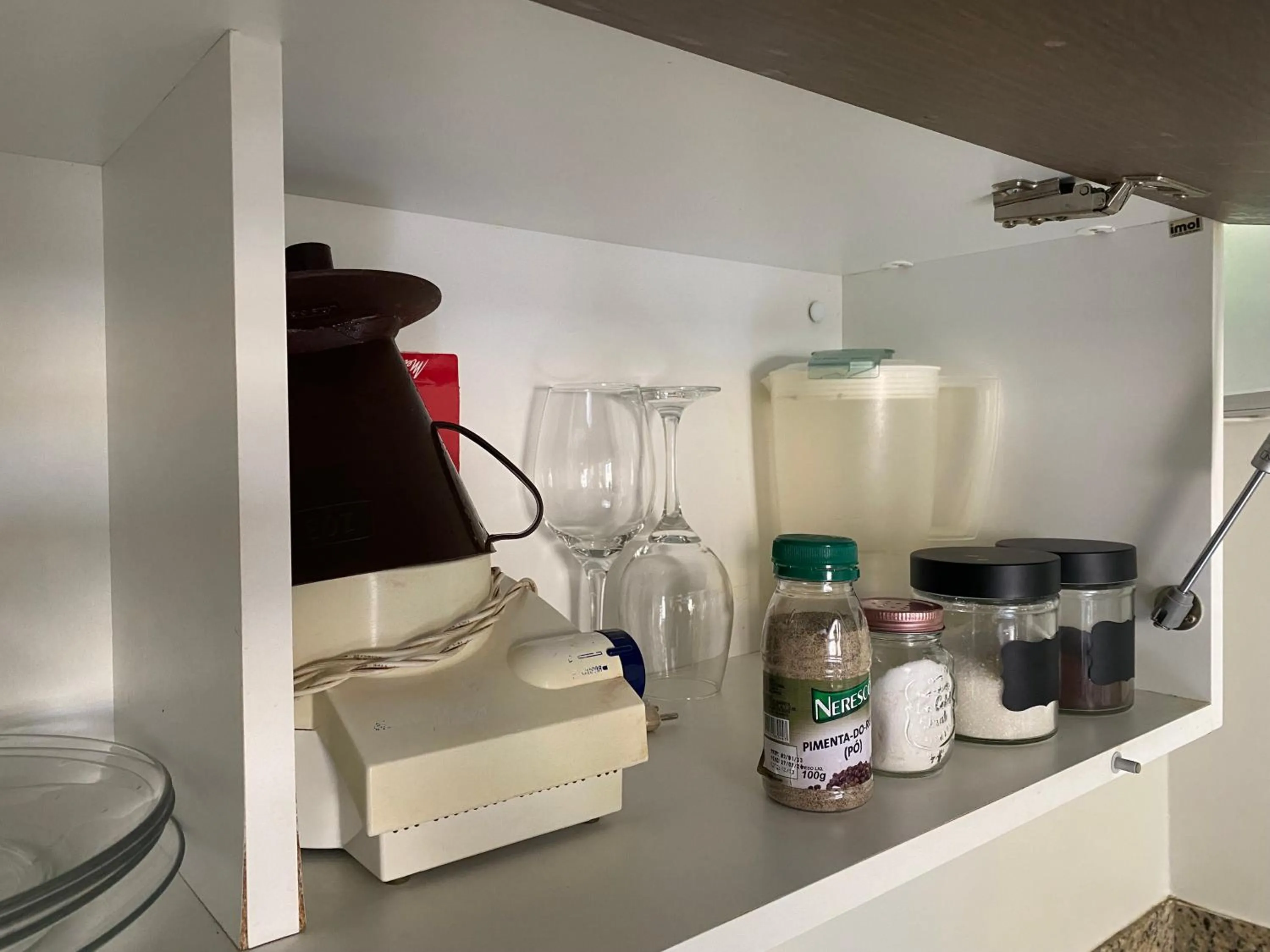 Kitchen or kitchenette in Prive Boulevard Suite Hotel