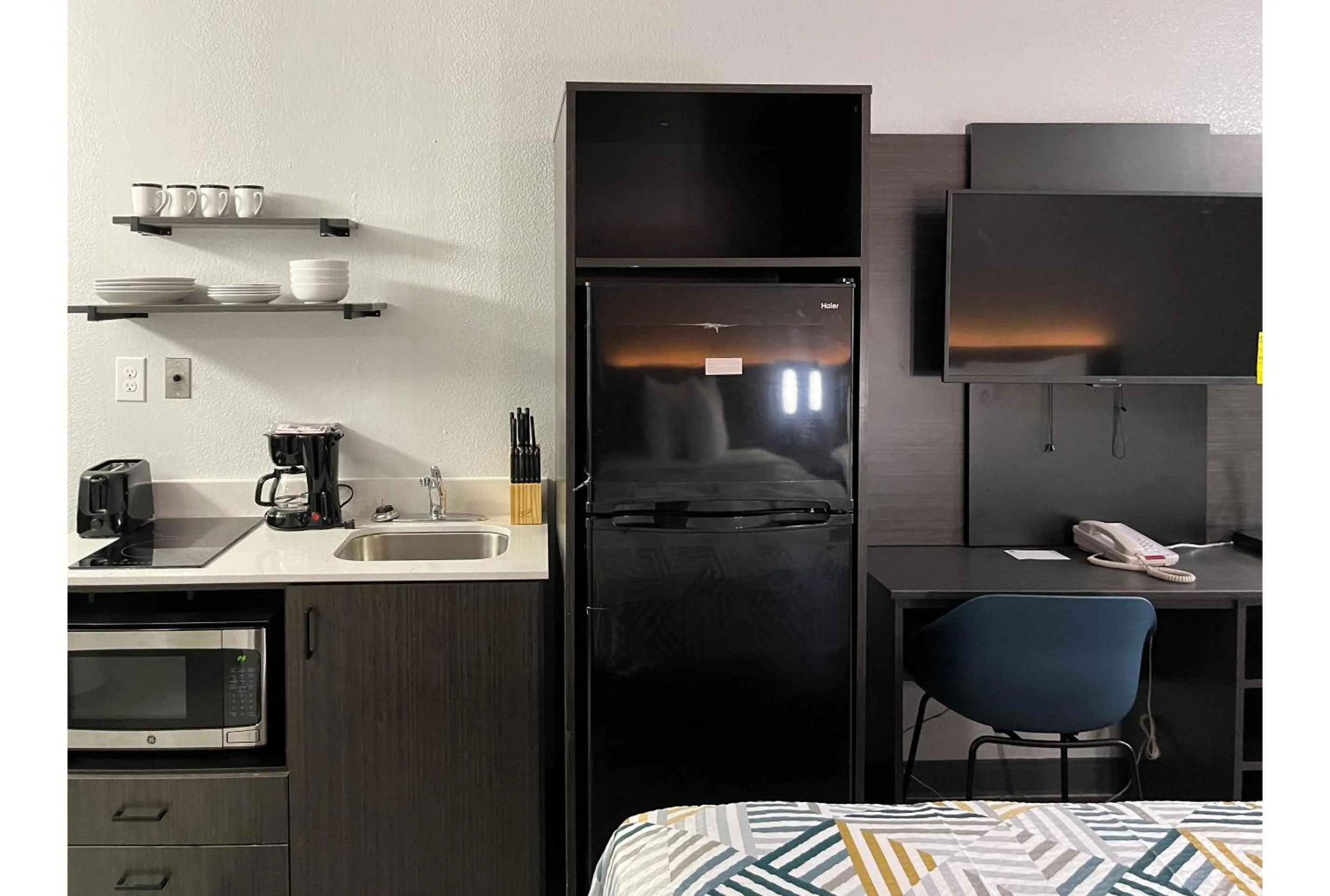 Bedroom in Studio 6 Bay Minette AL