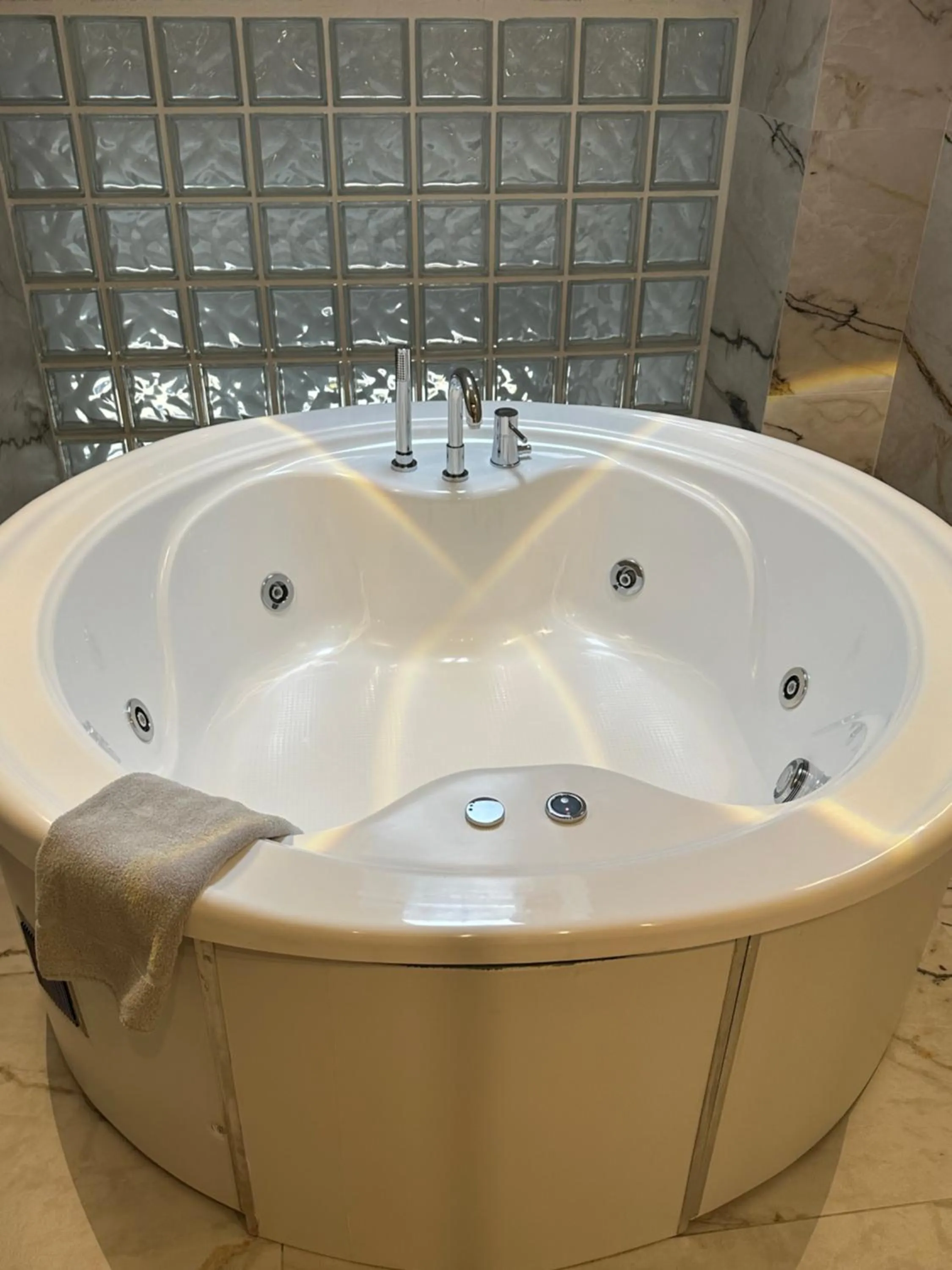 Hot Tub in Belle Athenes - Luxury Rooms at Monastiraki Railway Station