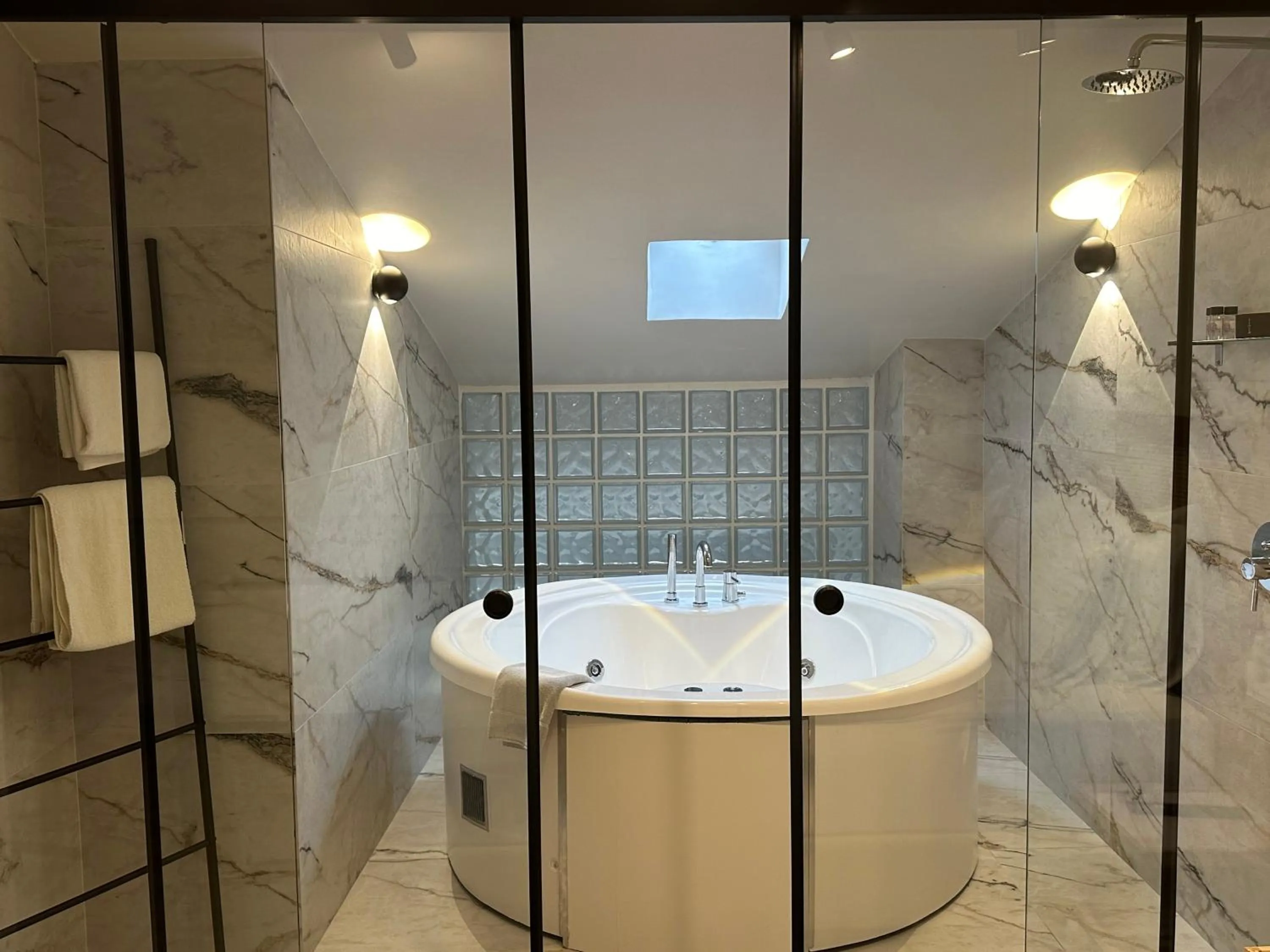 Hot Tub in Belle Athenes - Luxury Rooms at Monastiraki Railway Station