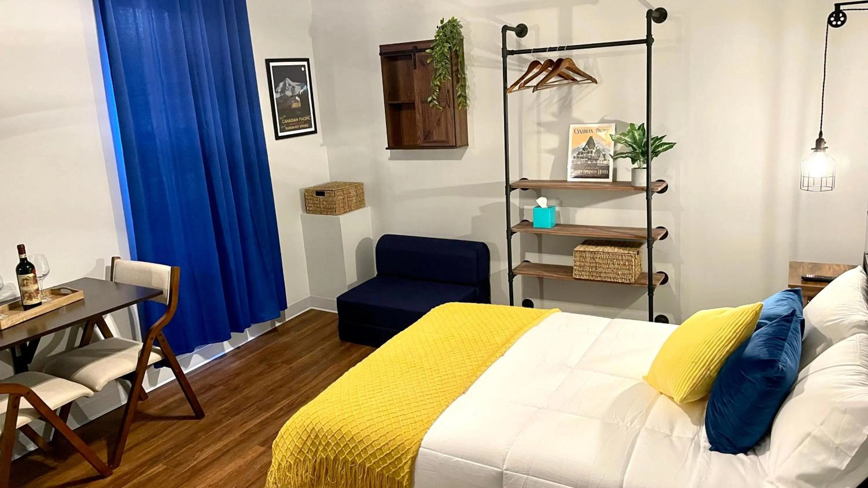 Photo of the whole room, Bed in Grand Central Hotel Richmond