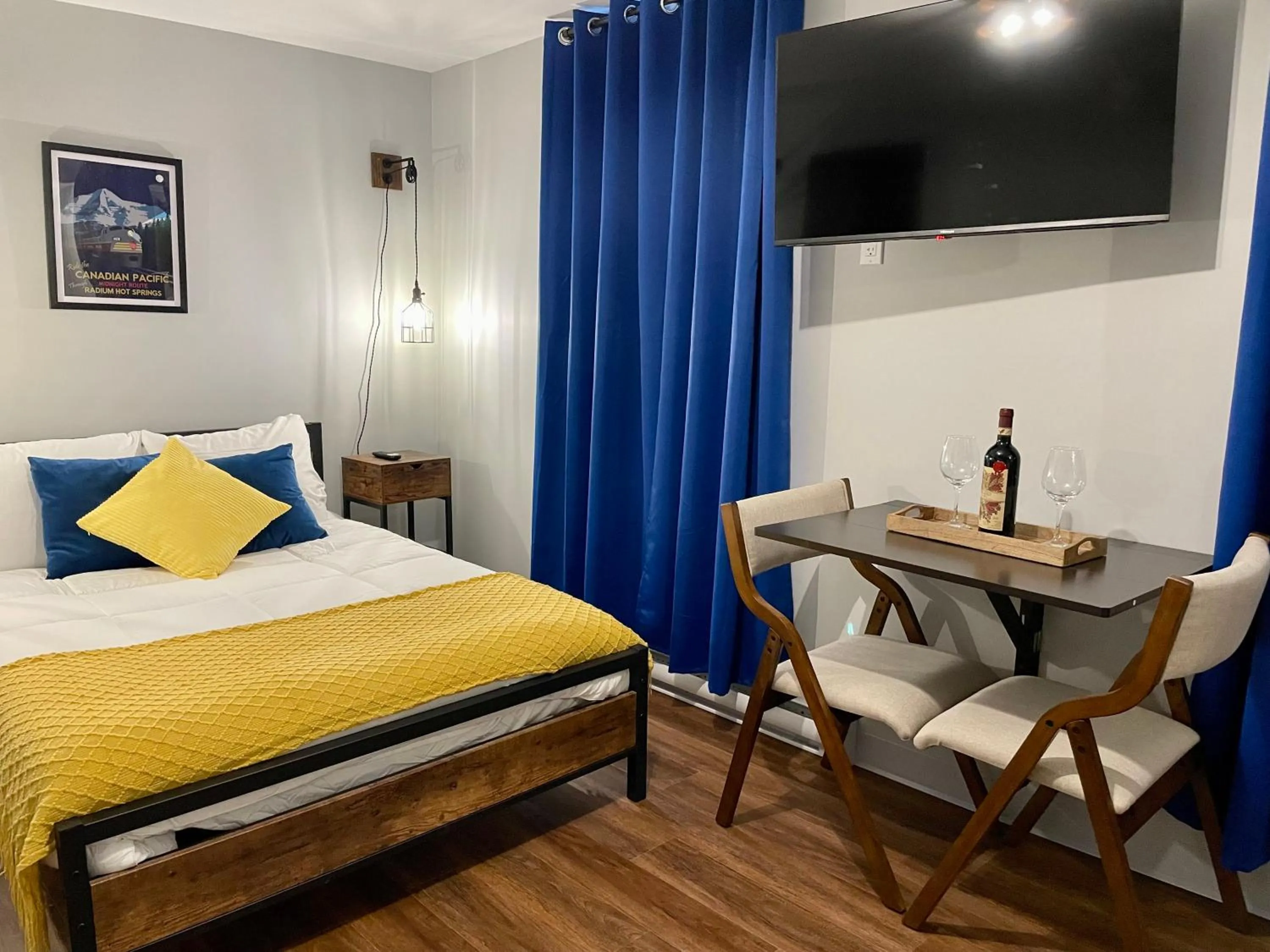 Photo of the whole room, Bed in Grand Central Hotel Richmond