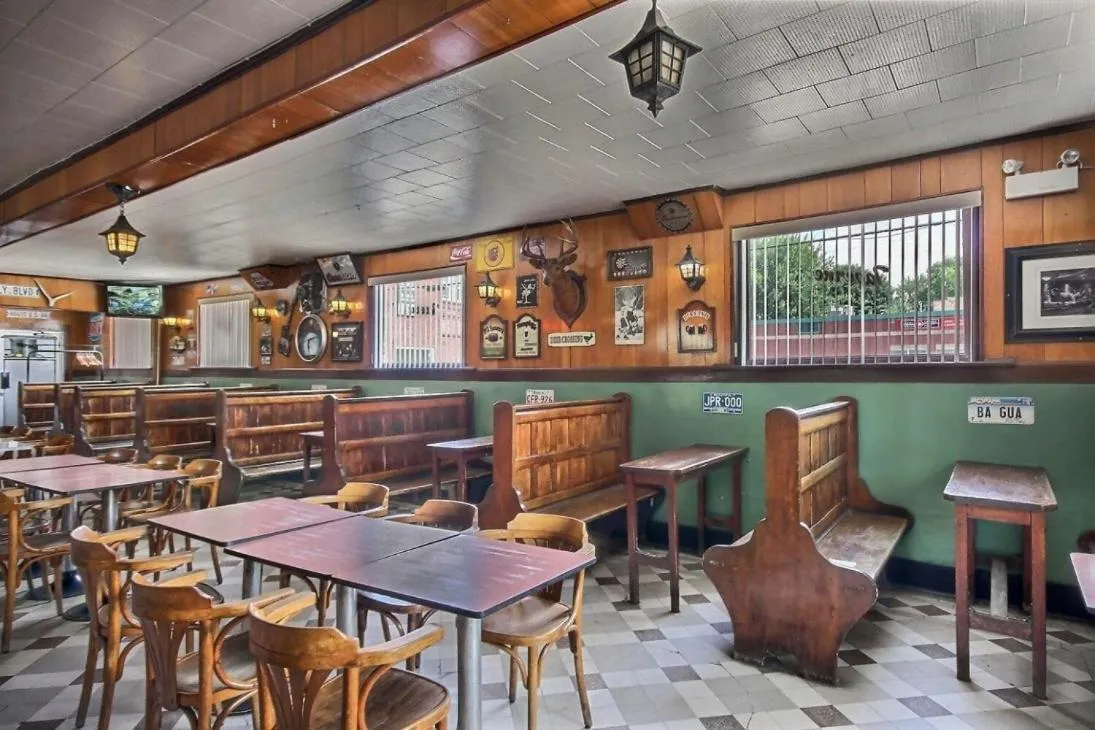 Lounge or bar in Grand Central Hotel Richmond