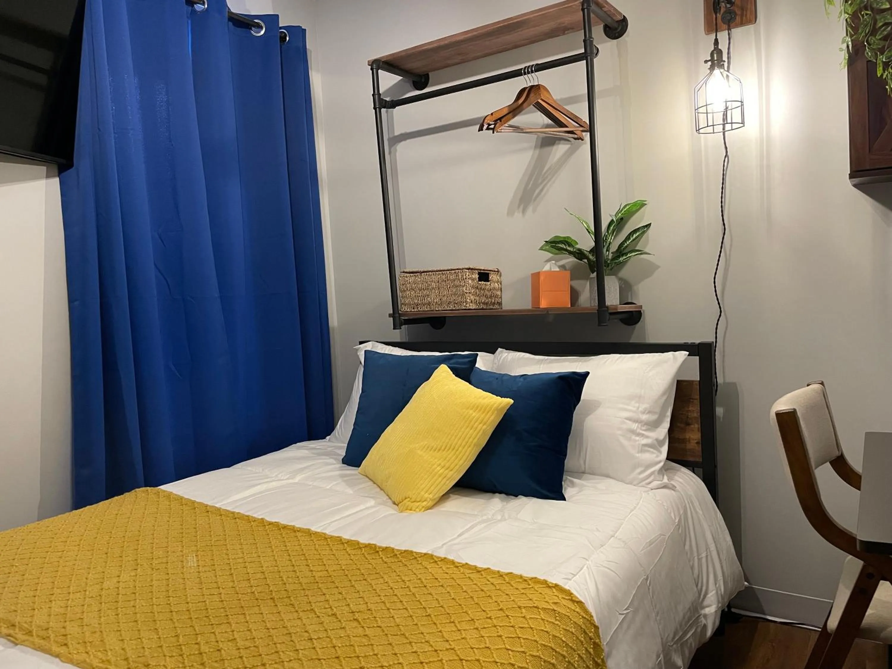 Bedroom, Bed in Grand Central Hotel Richmond