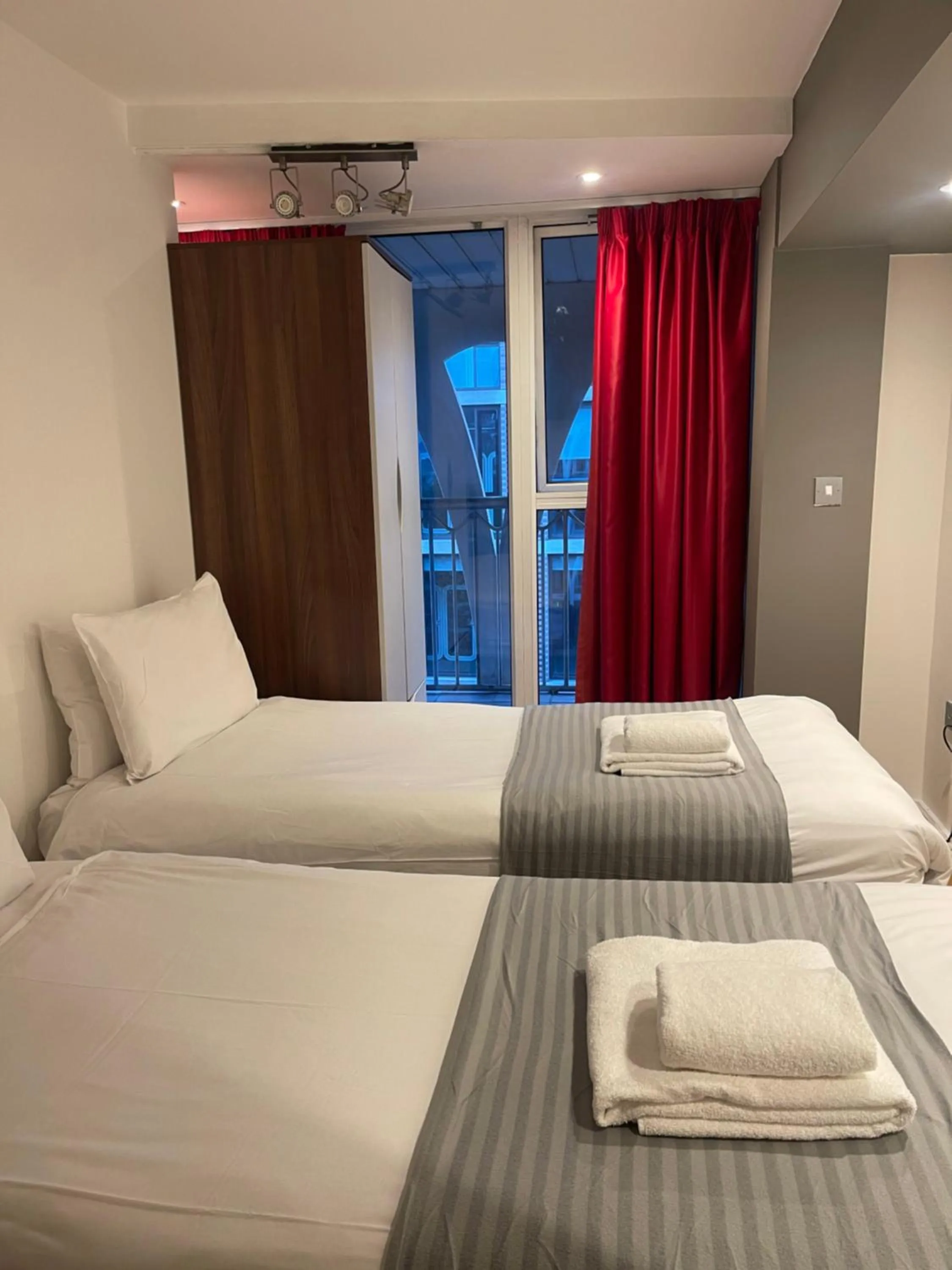 Photo of the whole room in 62-66 Farringdon Apartments