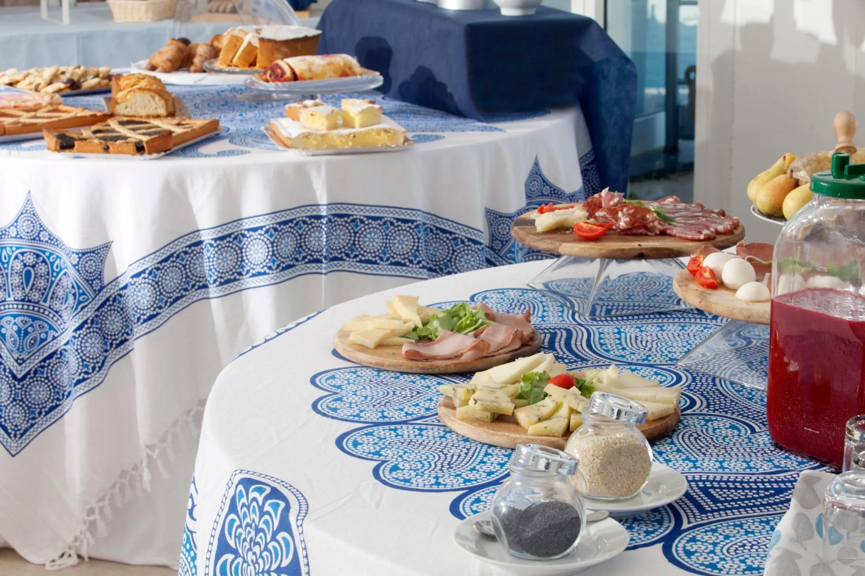 Food and drinks in Hotel La Caletta