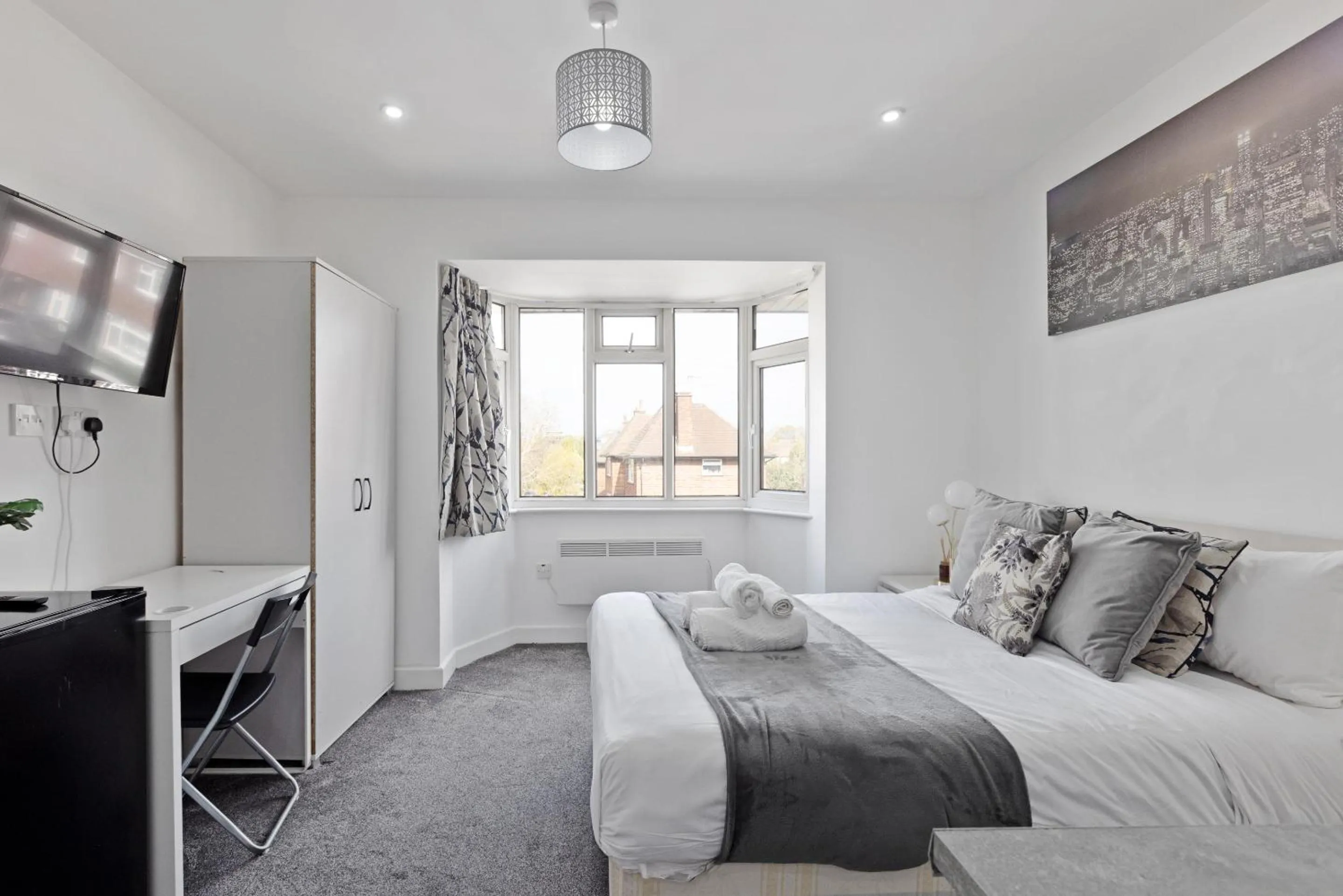 Bedroom, Bed in South Harrow Apartment