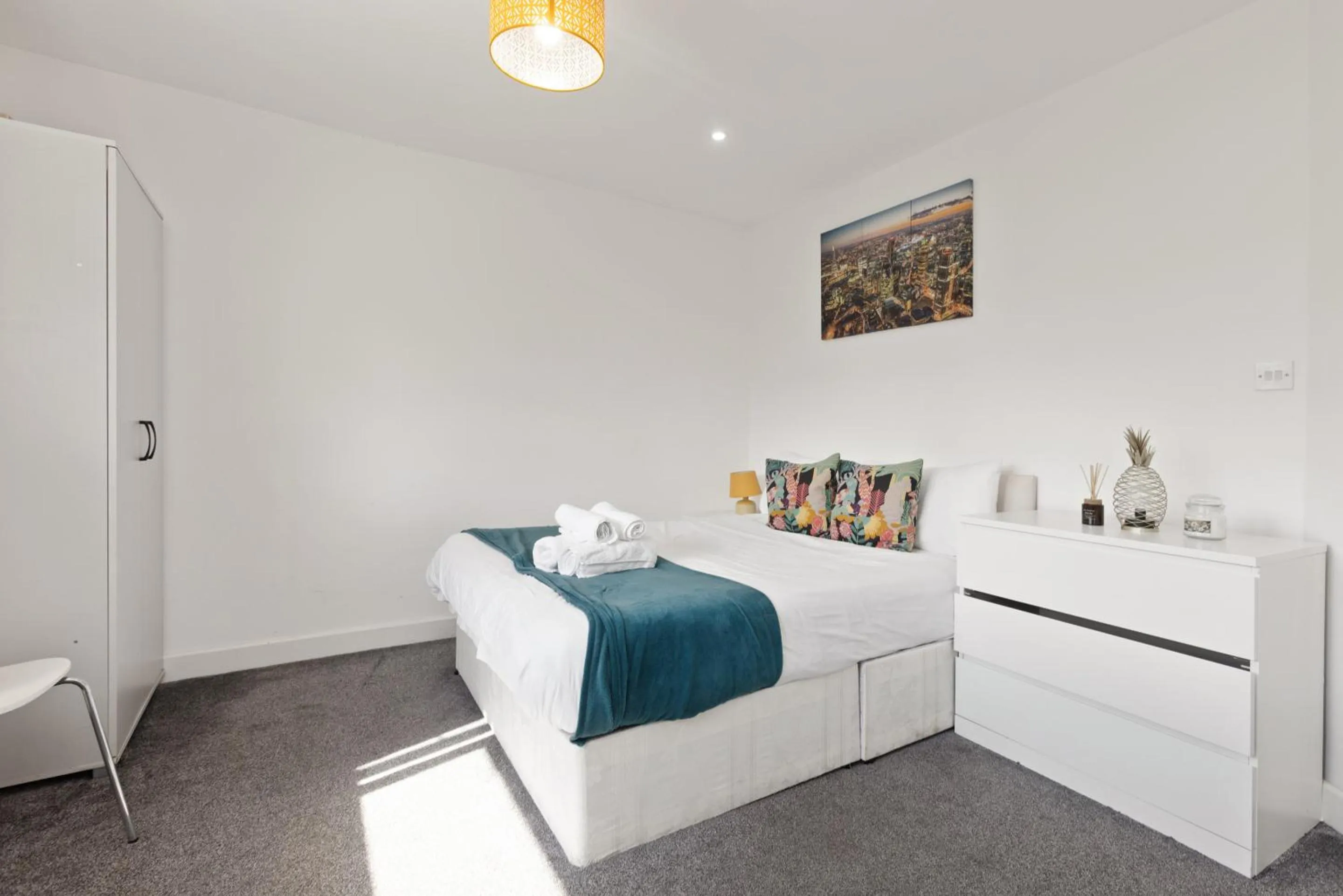 Bathroom, Bed in South Harrow Apartment