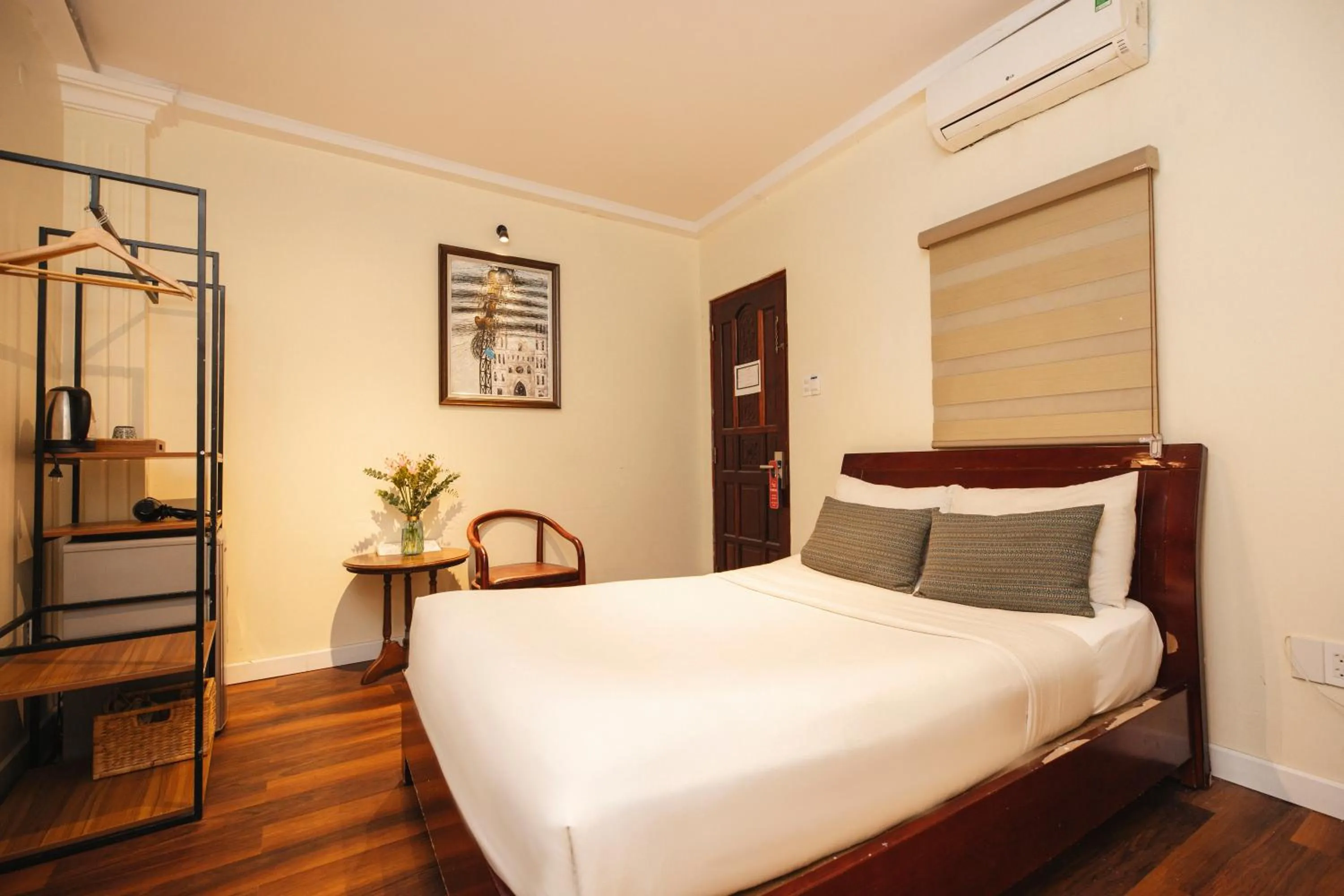 Bed in 9 Hostel and Suites