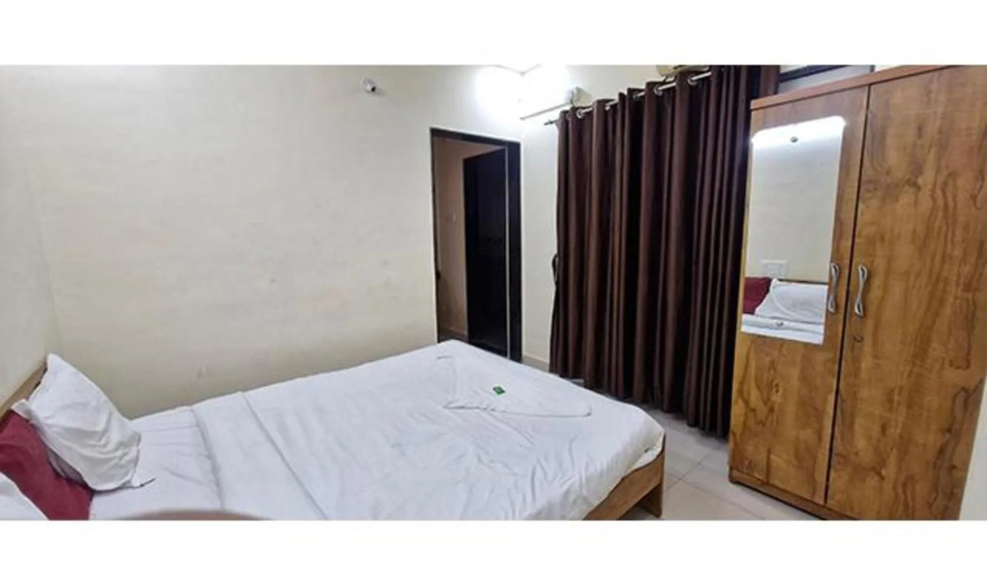 Bed in Via White House I