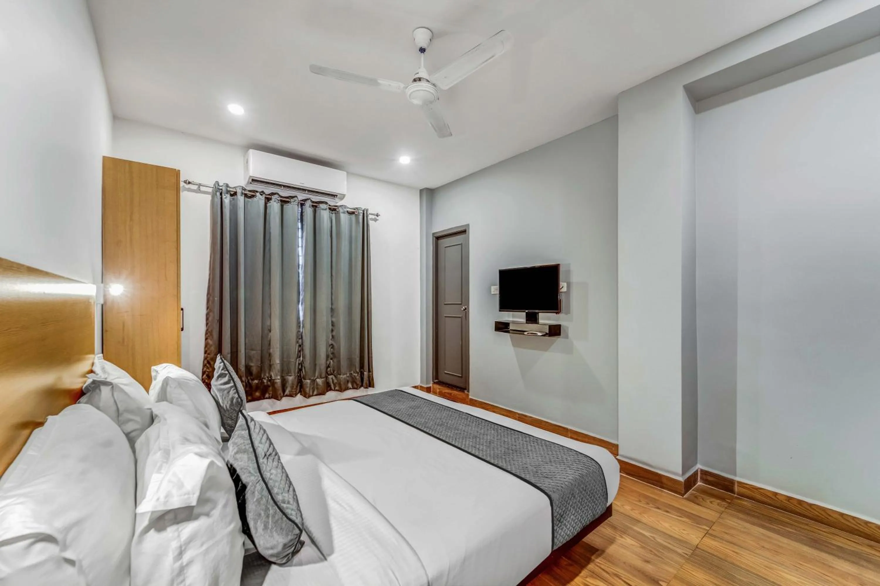 Bed in Rohaan Inn - UPAR Hotels Ashok Nagar