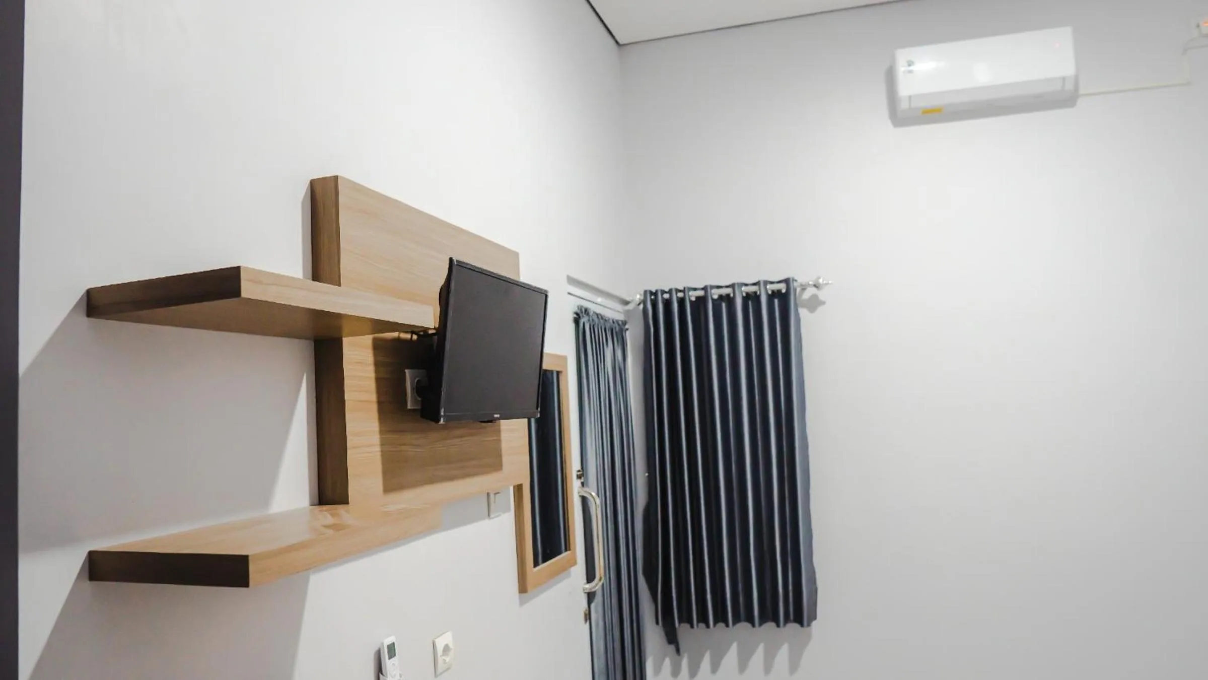 Communal lounge/ TV room in Sitiinggil Guest House Syariah