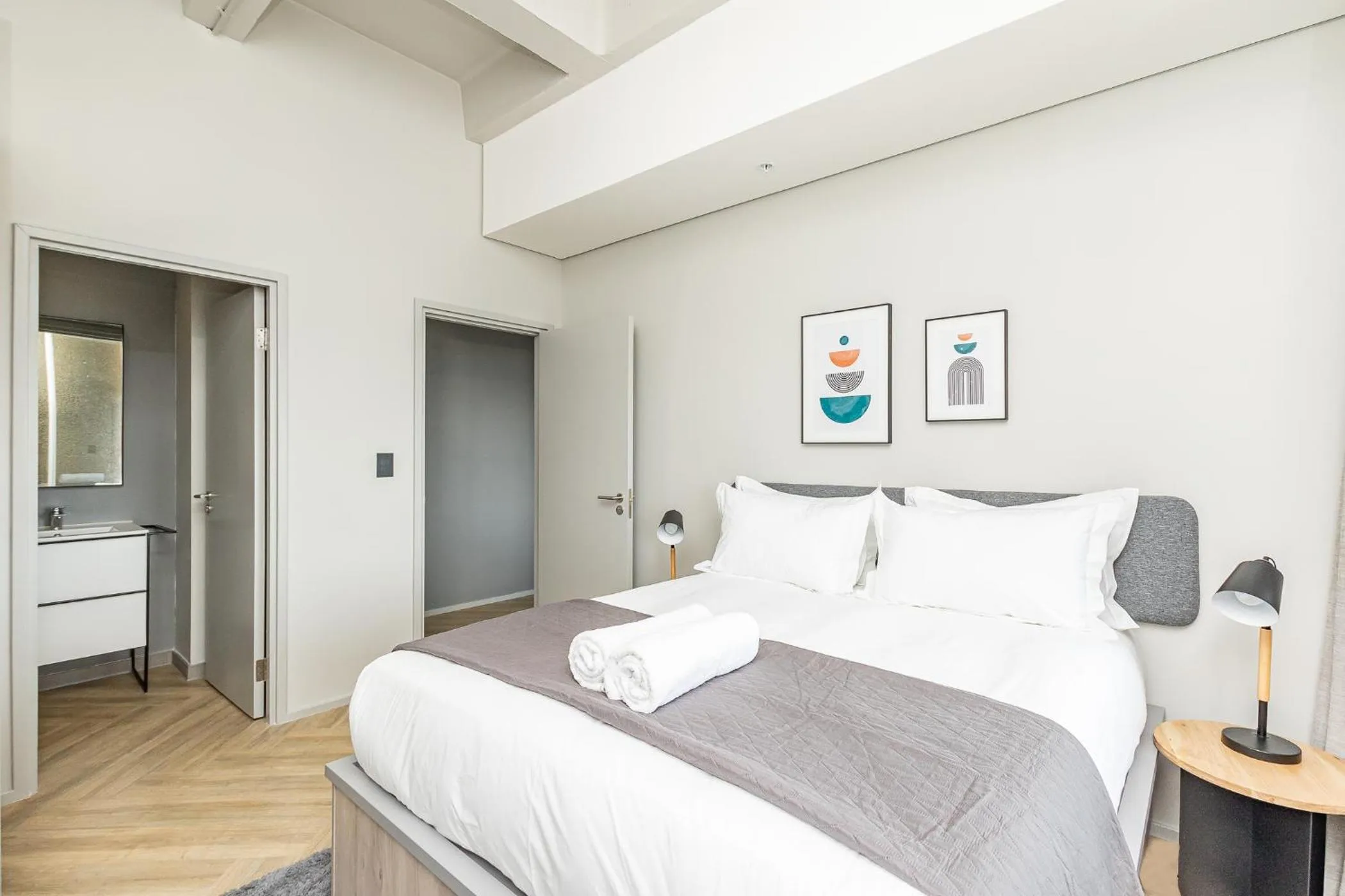 Bed in One Thibault Hotel by ITC Hospitality